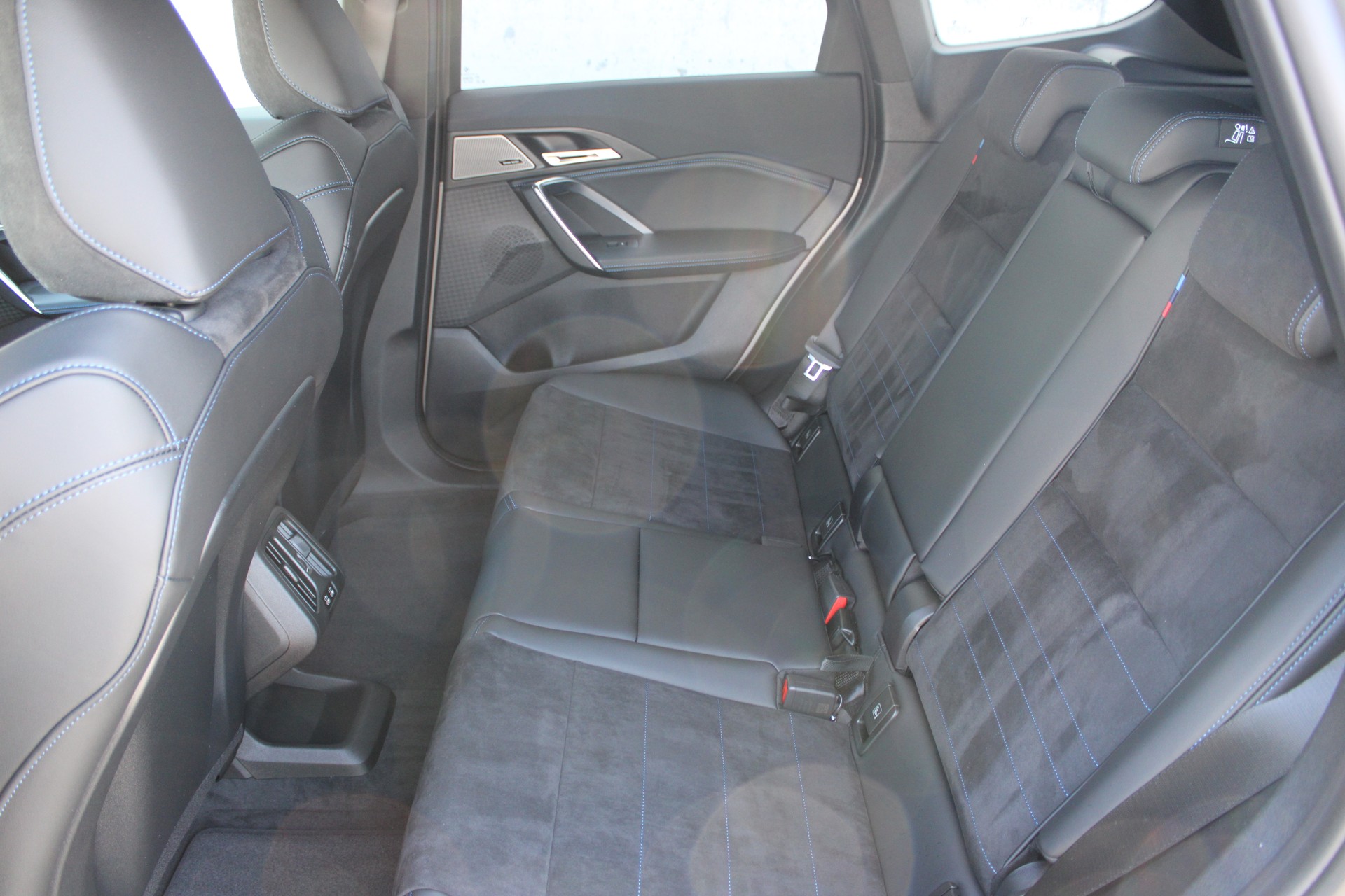 BMW iX1 xDrive 30 M Sport-image-13