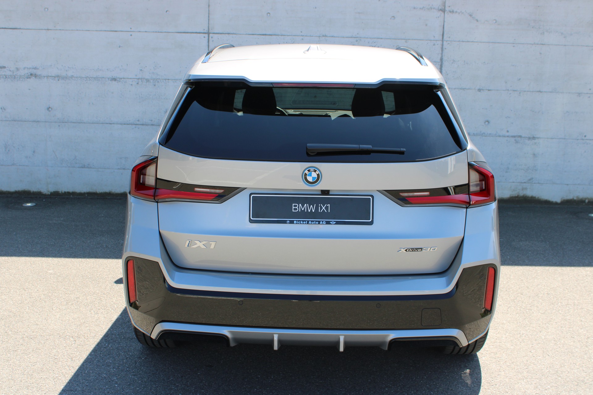 BMW iX1 xDrive 30 M Sport-image-4