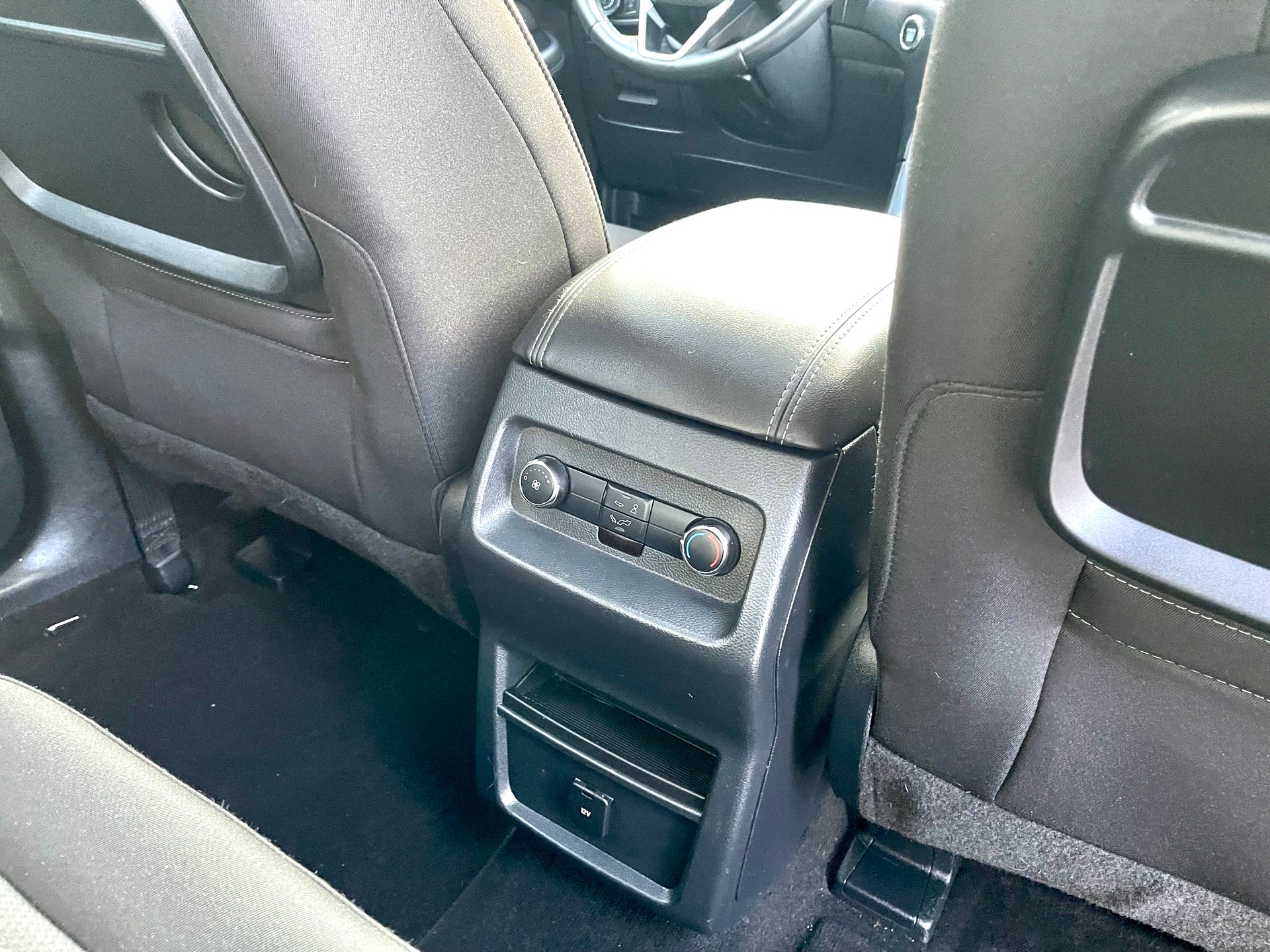 FORD Galaxy 2.0 TDCi Titanium AWD PowerShift-image-16
