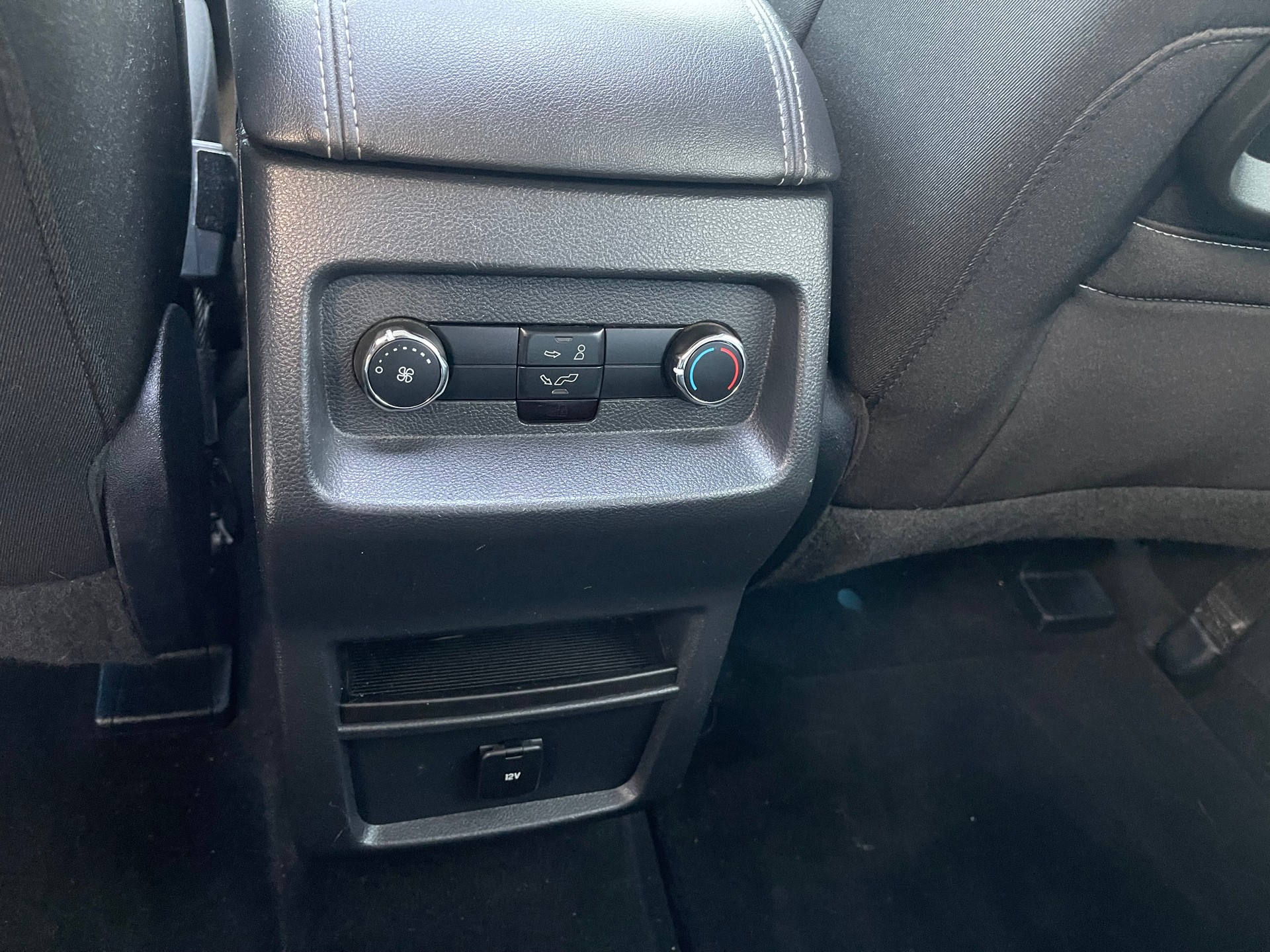 FORD Galaxy 2.0 TDCi Titanium AWD PowerShift-image-4
