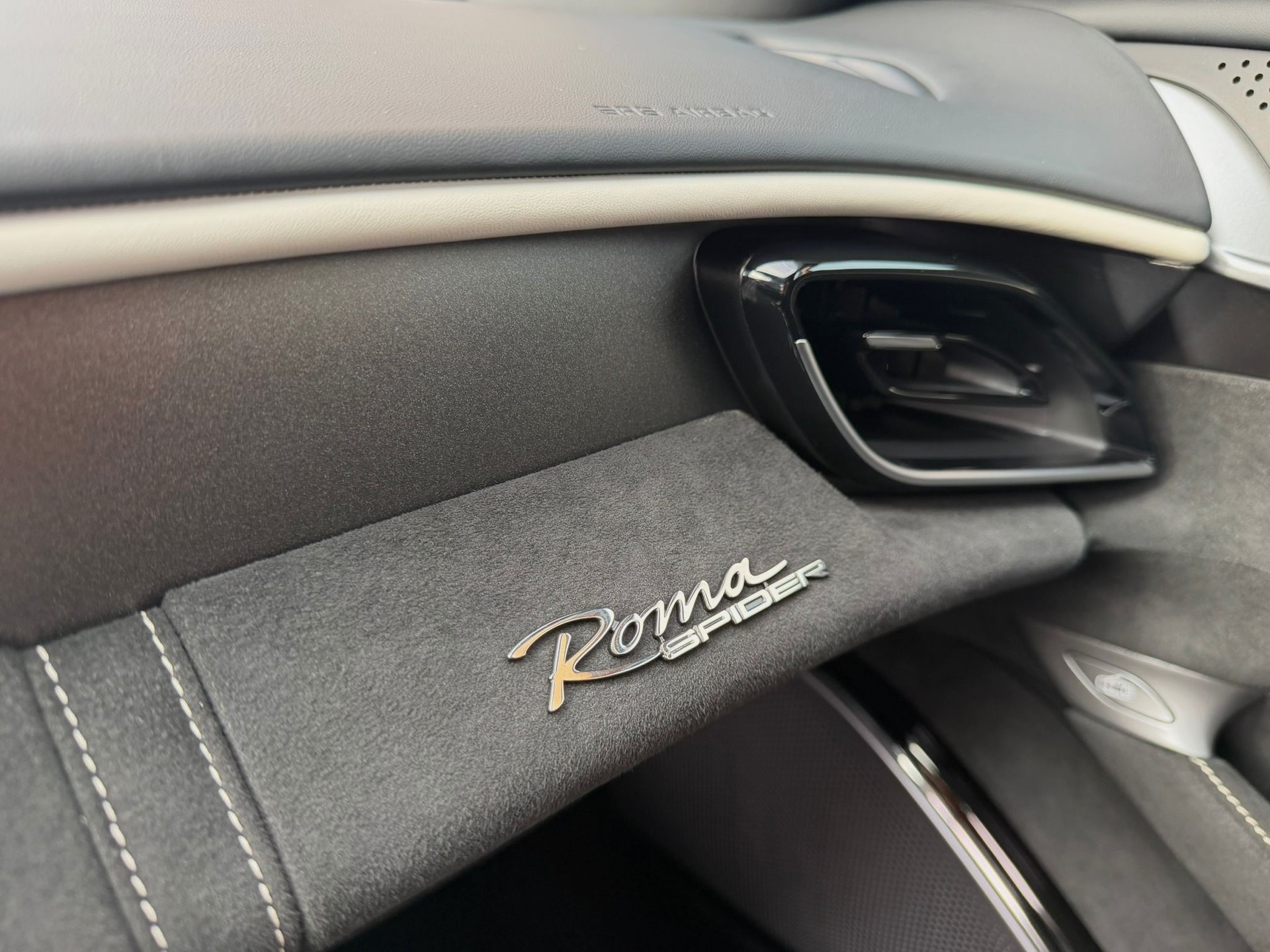FERRARI Roma Spider 3.9 Turbo / CH Auslieferung-image-12