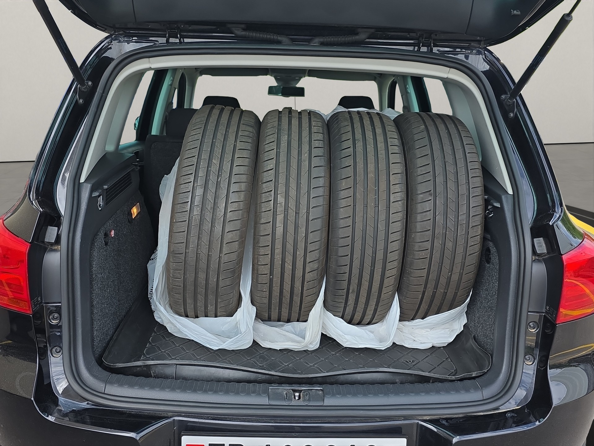 VW Tiguan 2.0 TDI BlueMotion Sport&Style 4Motion DSG-image-14