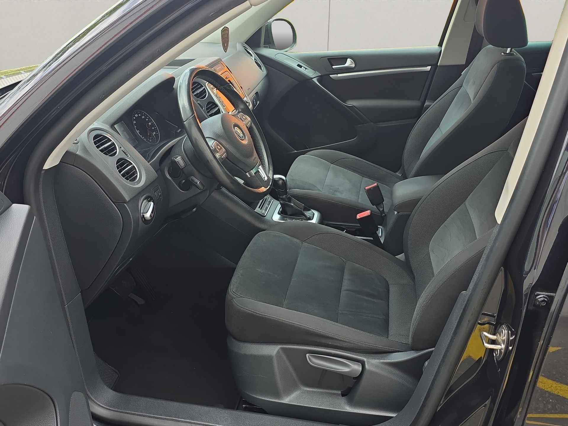 VW Tiguan 2.0 TDI BlueMotion Sport&Style 4Motion DSG-image-8