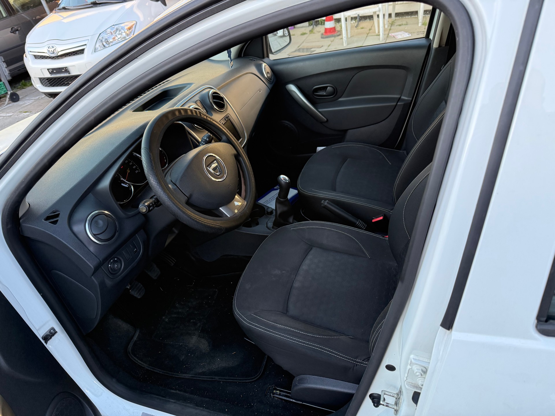 DACIA Sandero Tce 90 Ambiance-image-9