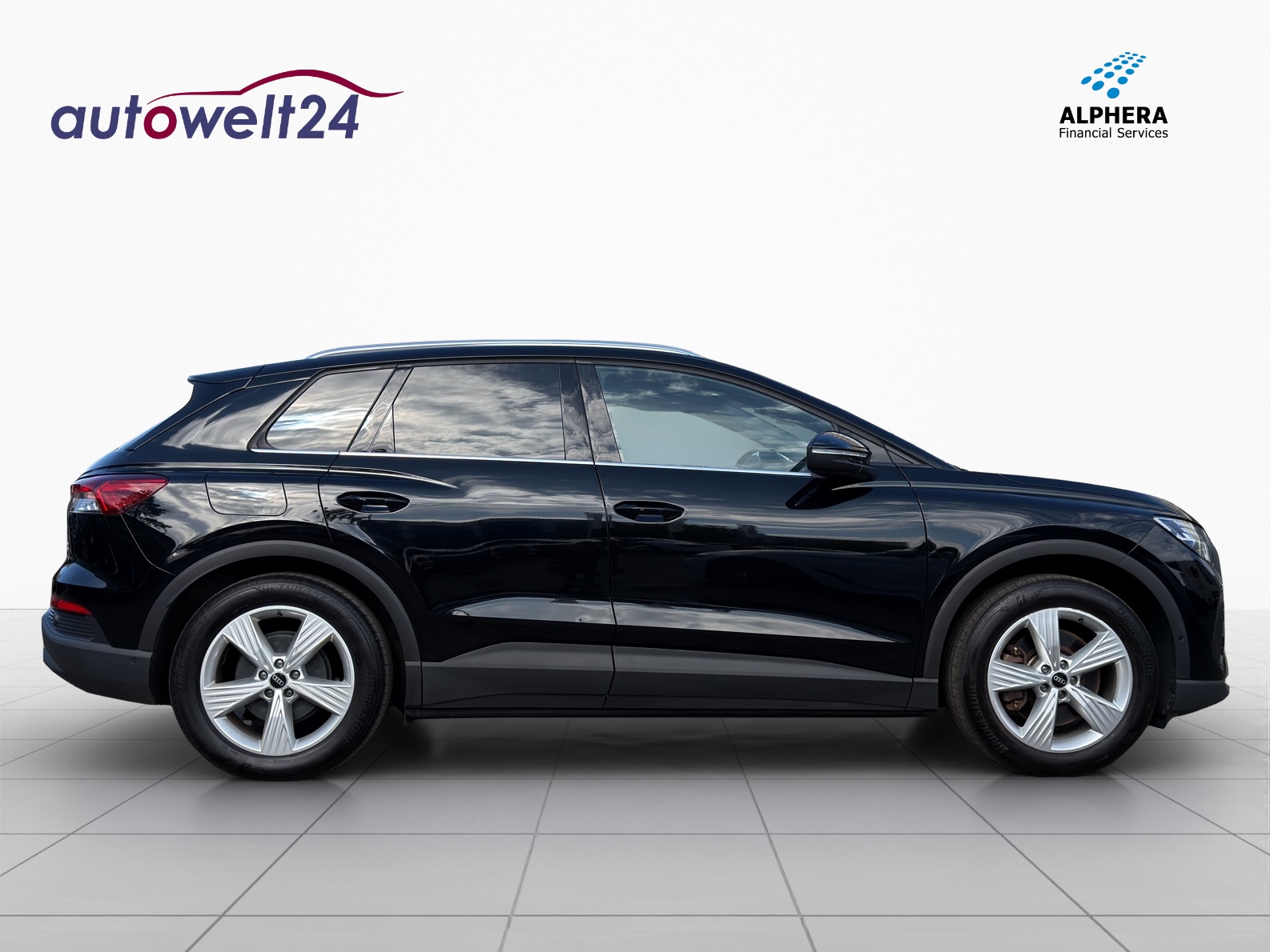 AUDI Q4 e-tron 45 quattro-image-4