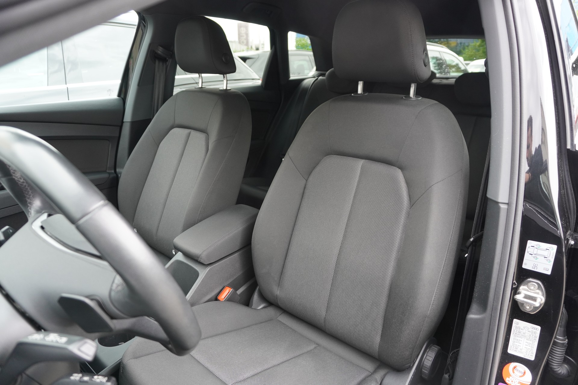 AUDI Q4 e-tron 45 quattro-image-13