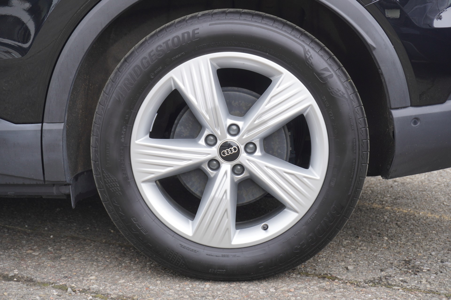 AUDI Q4 e-tron 45 quattro-image-9