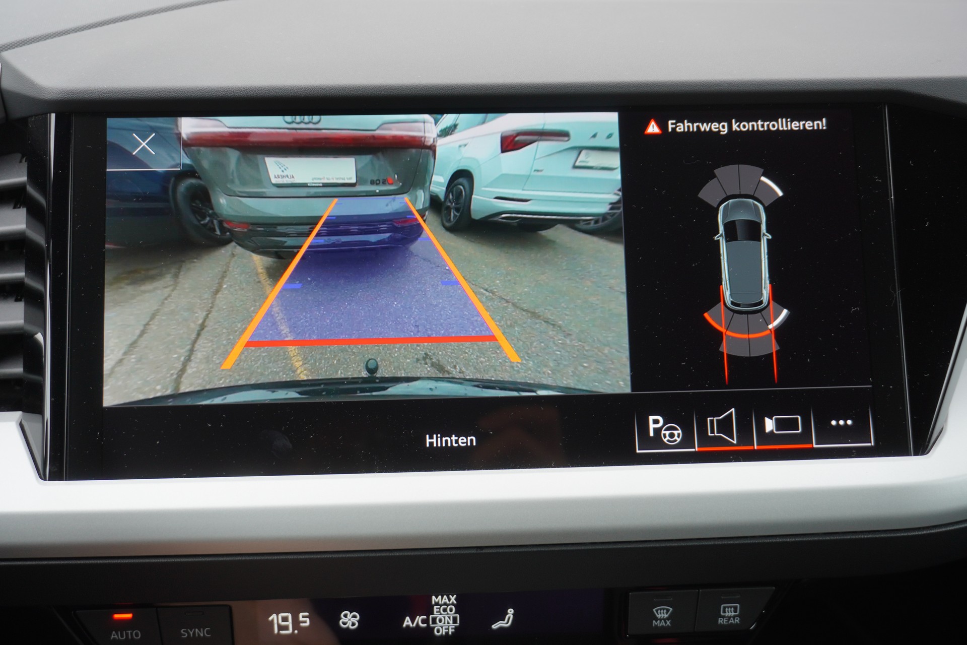AUDI Q4 e-tron 45 quattro-image-22