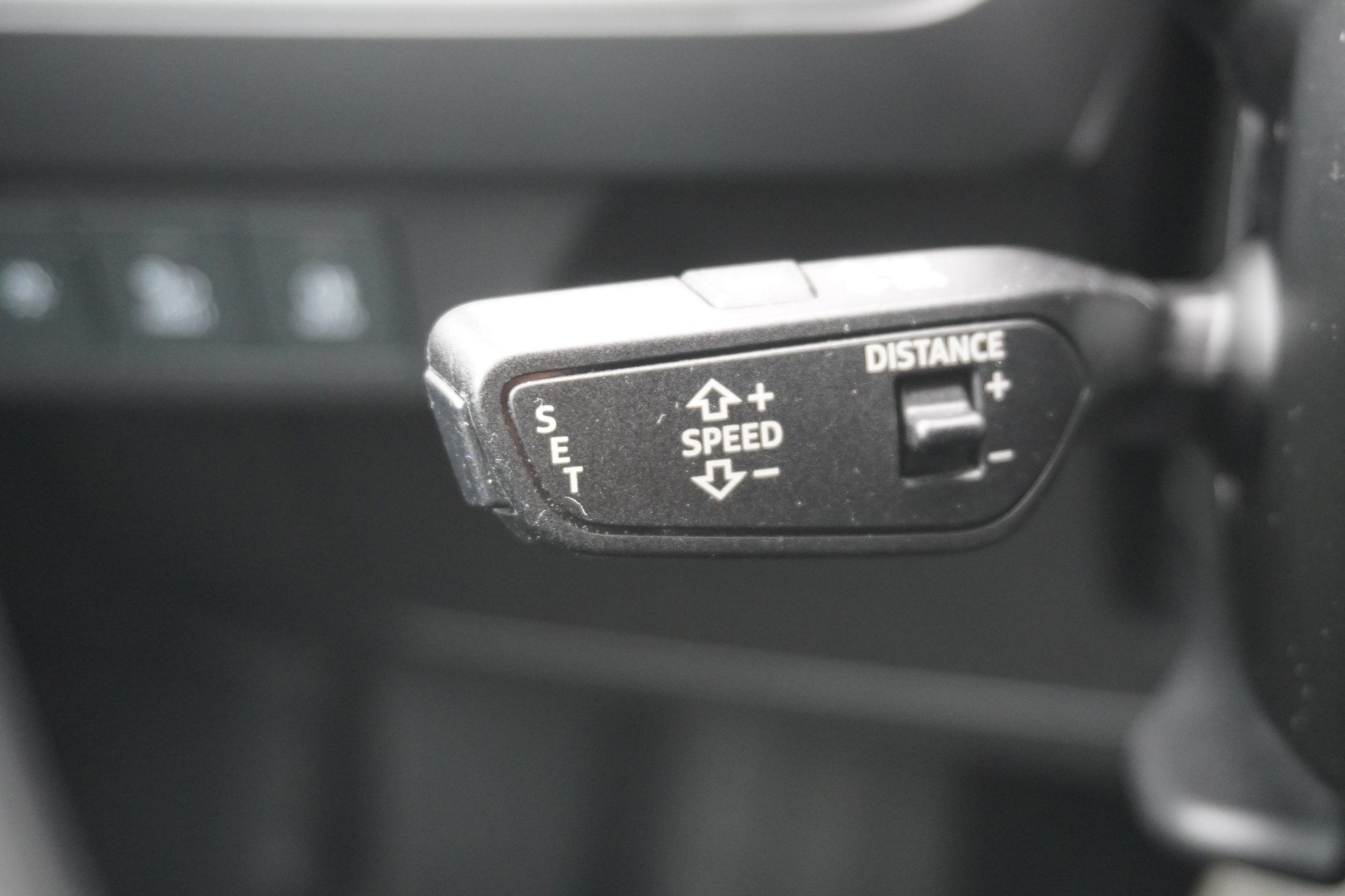 AUDI Q4 e-tron 45 quattro-image-34
