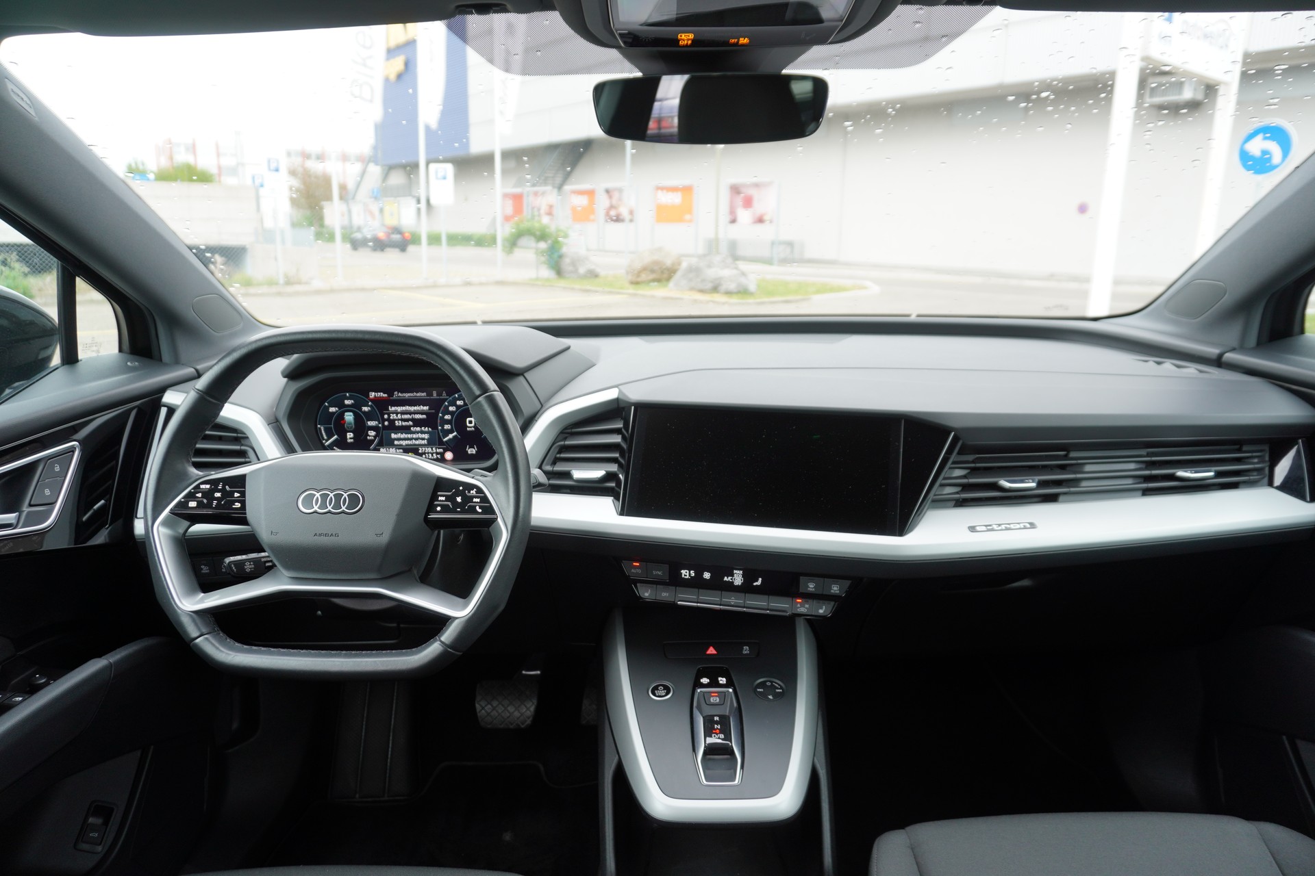 AUDI Q4 e-tron 45 quattro-image-16