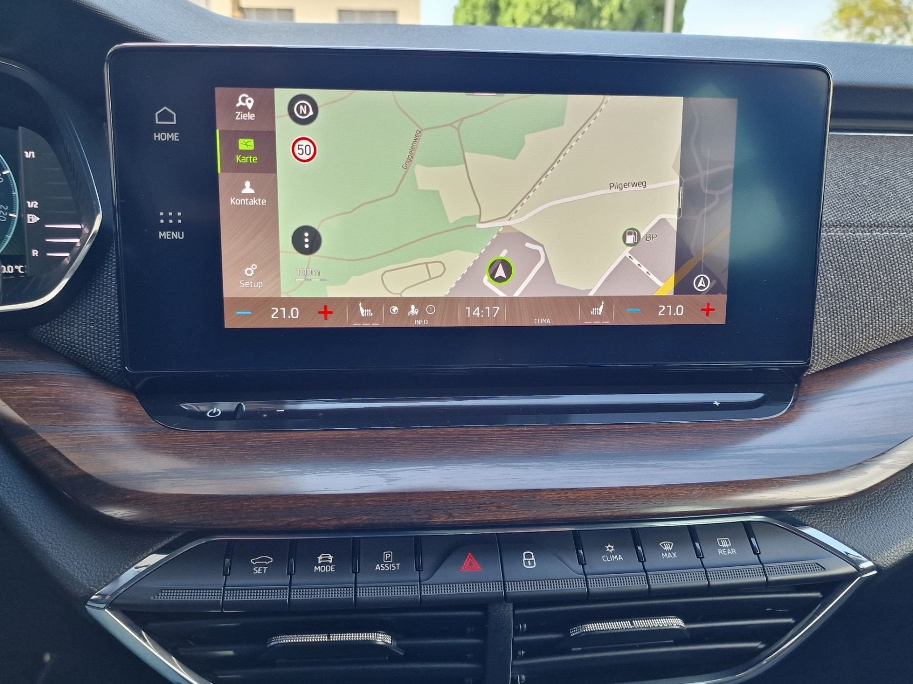 SKODA Octavia Combi 2.0 TDI DSG Scout 4x4-image-12