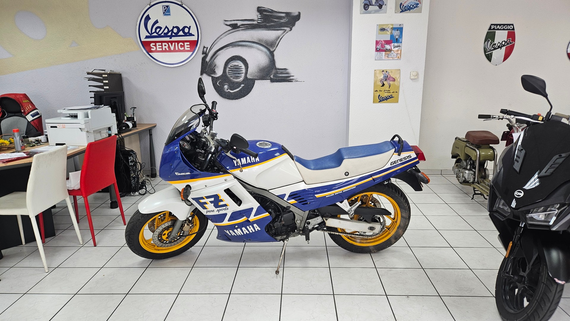 YAMAHA FZ 750-image-1