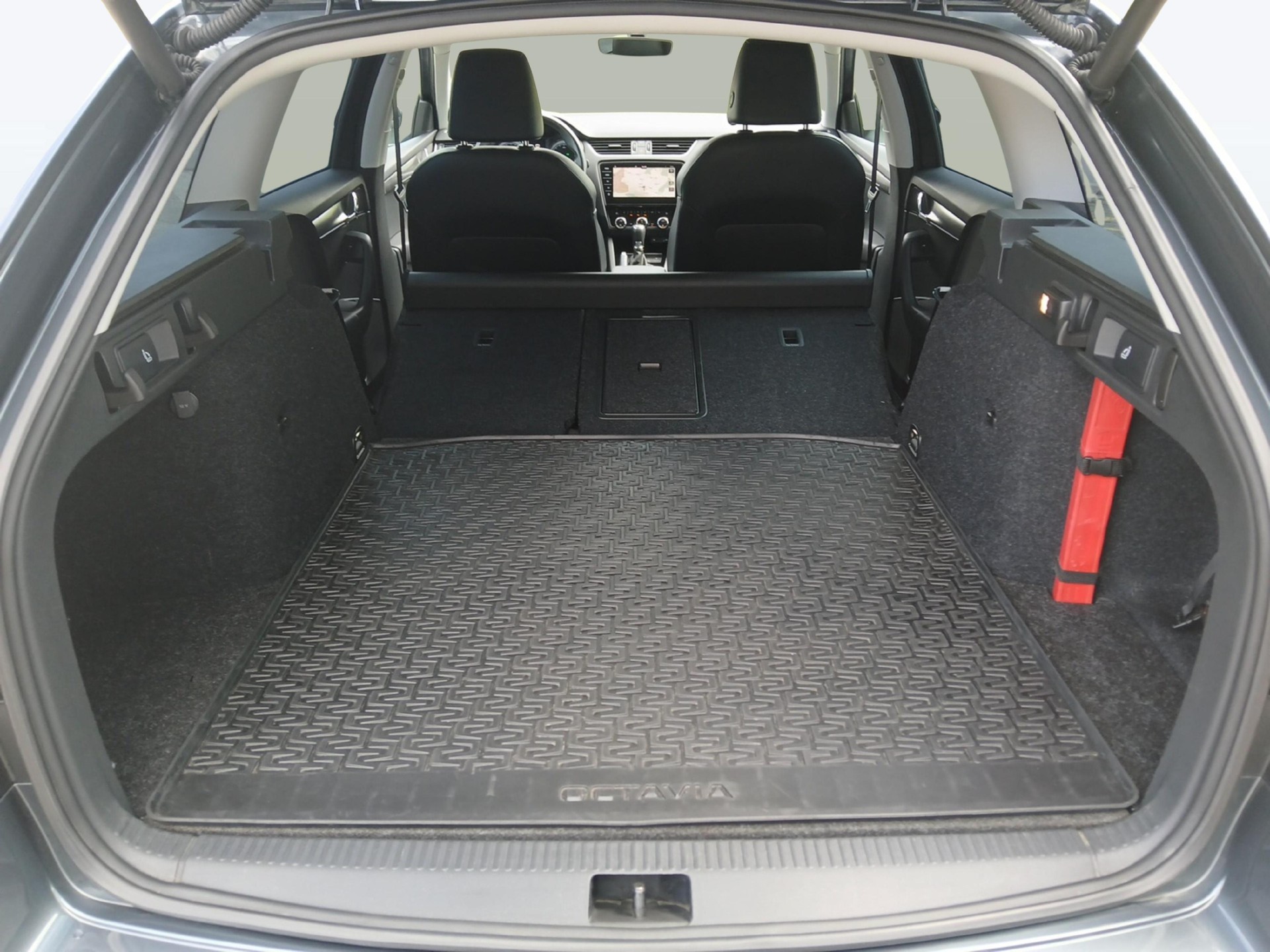SKODA Octavia Scout 2.0 TDI 184 4x4 DSG-image-12