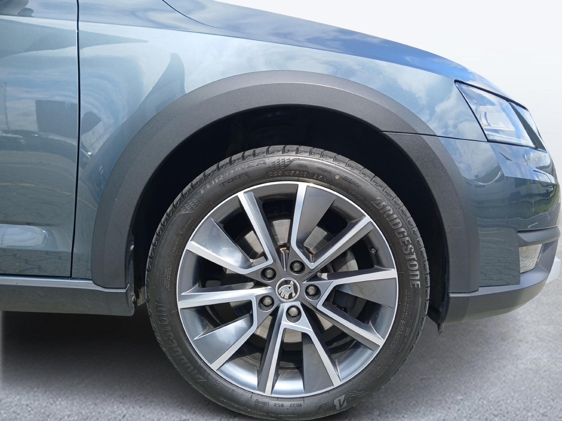 SKODA Octavia Scout 2.0 TDI 184 4x4 DSG-image-15