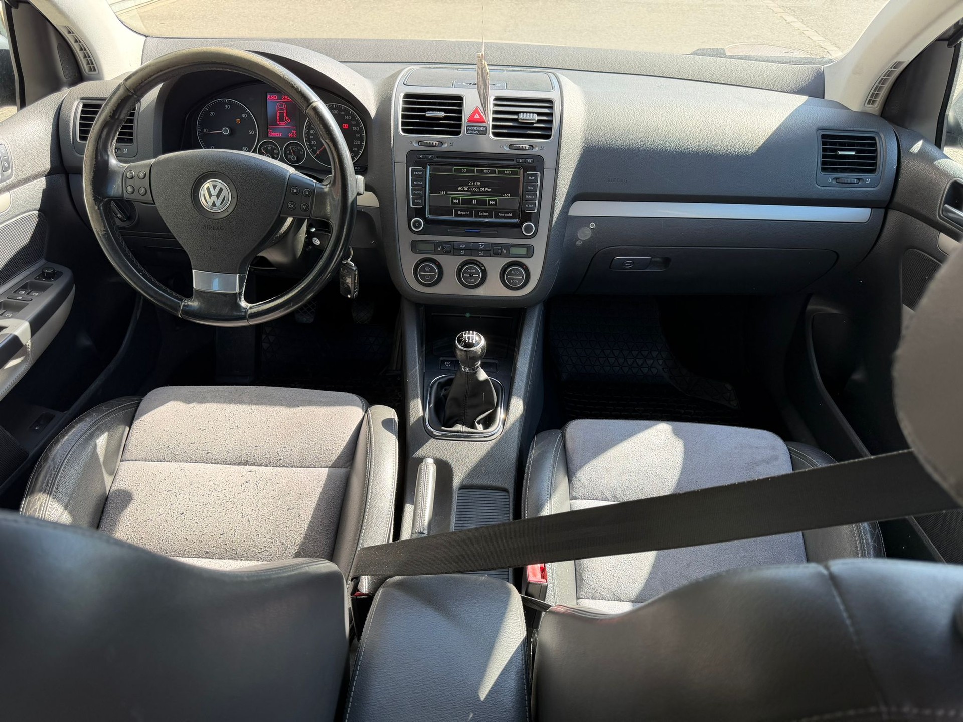 VW Golf 2.0 TDI Sportline 4Motion-image-6