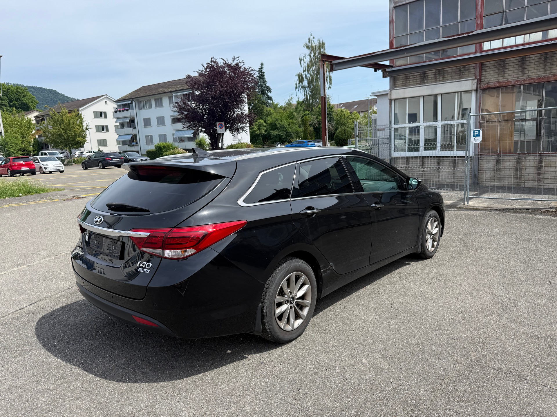 HYUNDAI i40 Wagon 1.7 CRDI Amplia Automatic-image-3