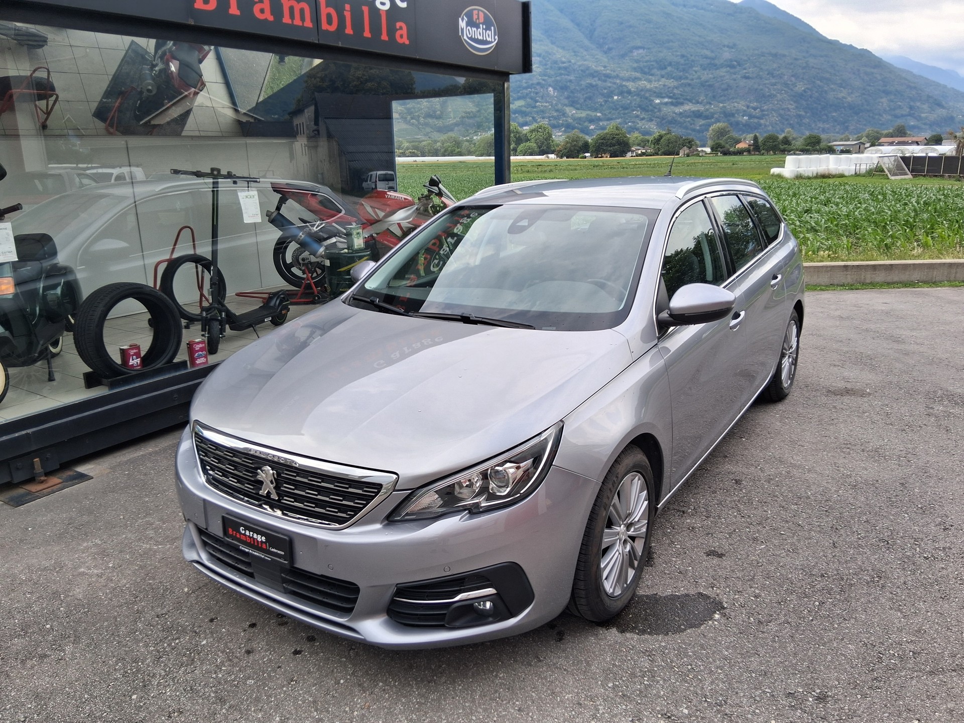 PEUGEOT 308 SW 1.5 BlueHDI Business Line EAT8-image-2
