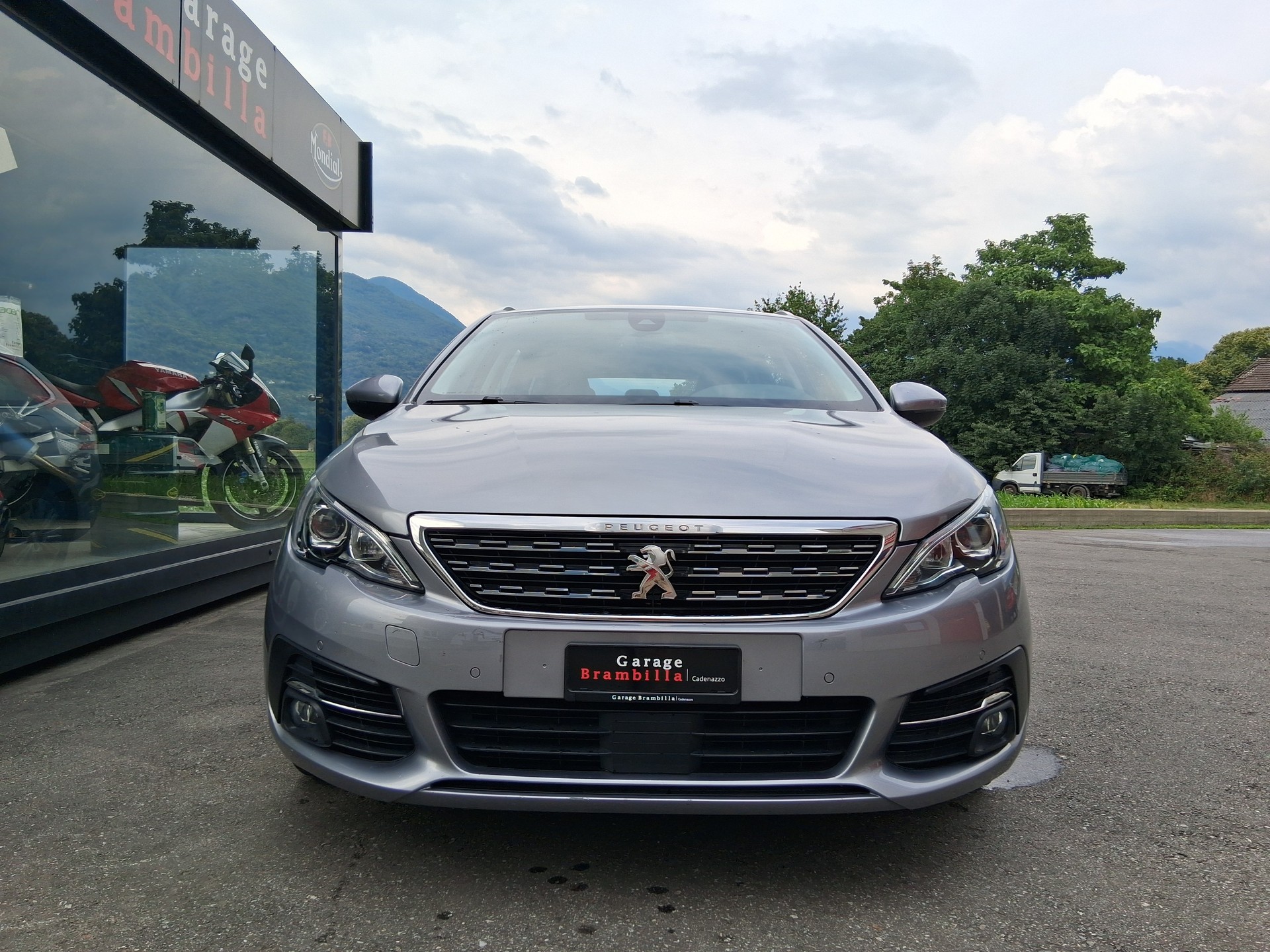 PEUGEOT 308 SW 1.5 BlueHDI Business Line EAT8-image-3