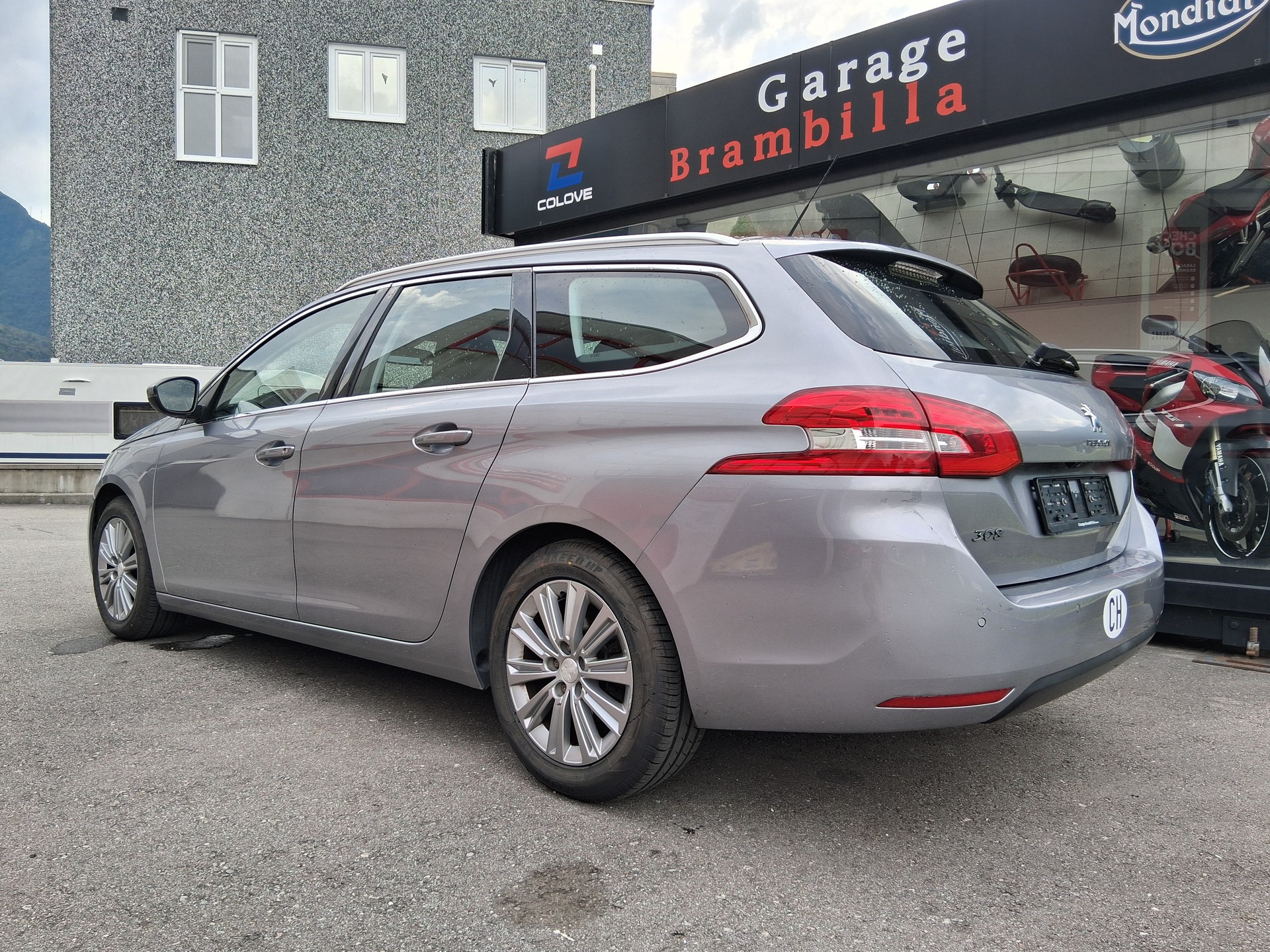PEUGEOT 308 SW 1.5 BlueHDI Business Line EAT8-image-7