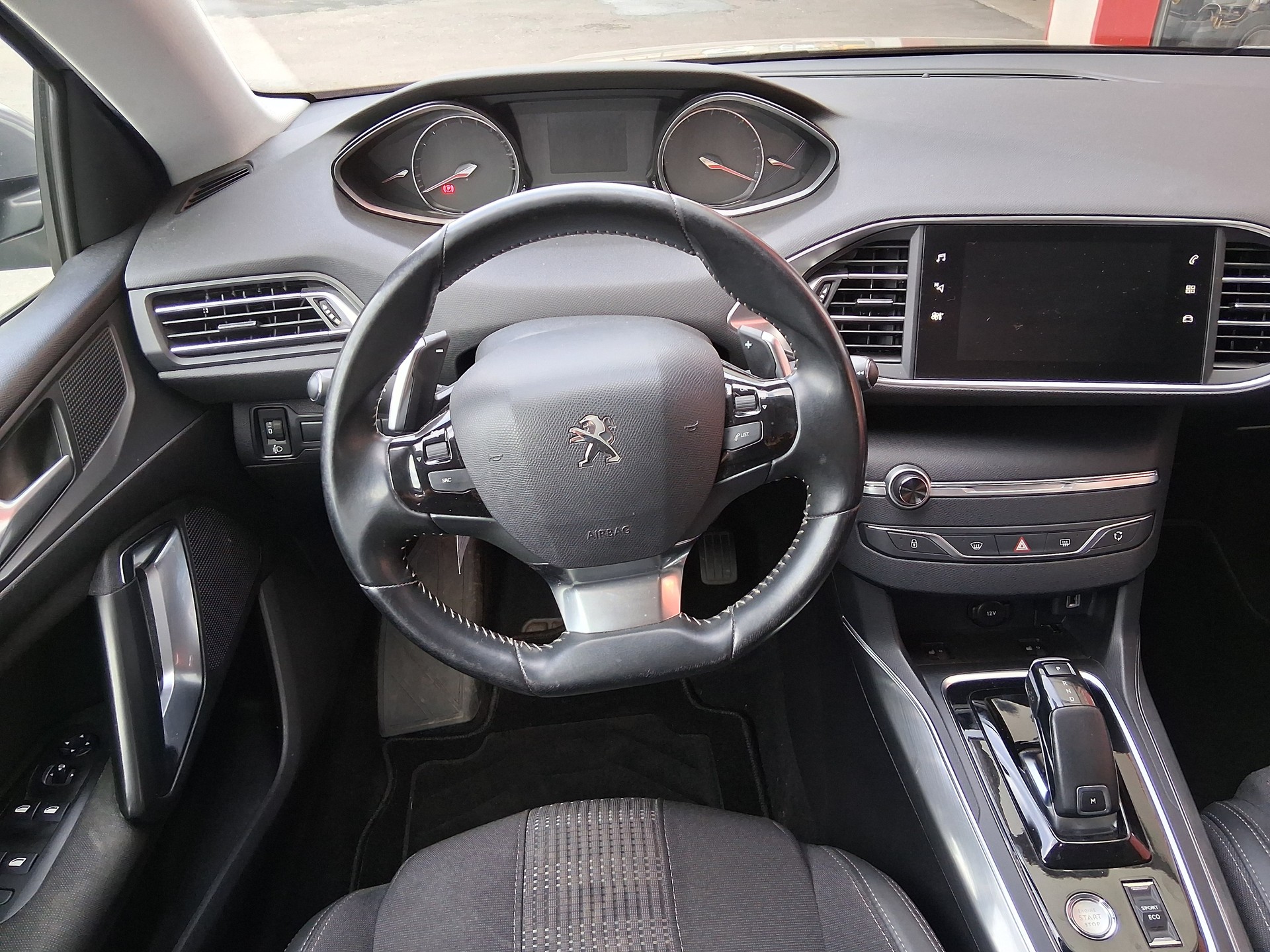 PEUGEOT 308 SW 1.5 BlueHDI Business Line EAT8-image-9