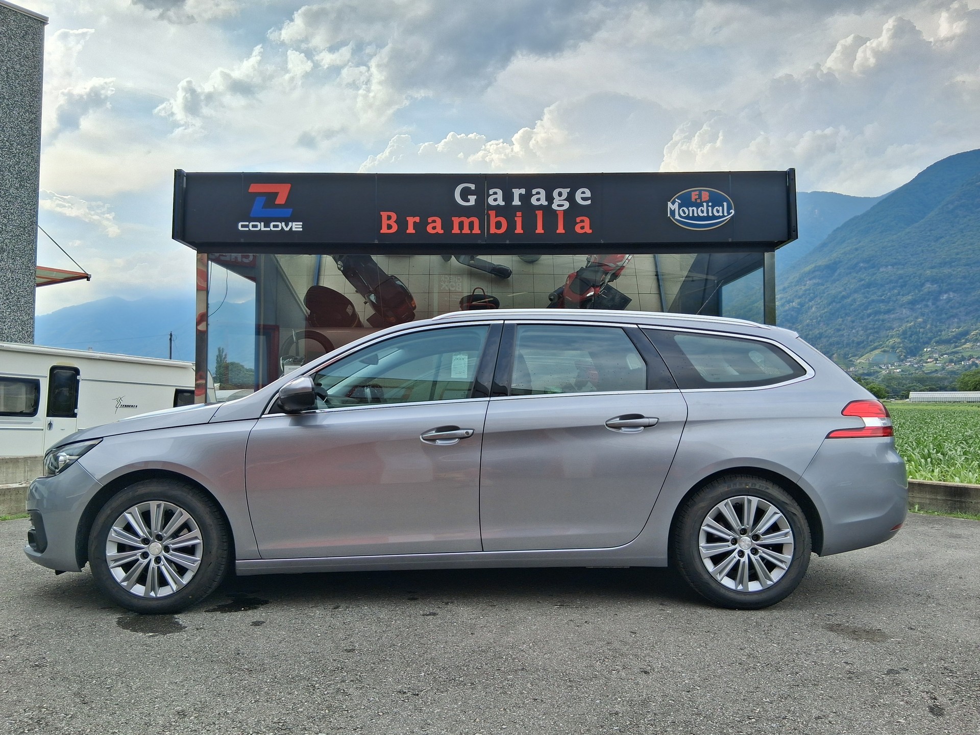 PEUGEOT 308 SW 1.5 BlueHDI Business Line EAT8
