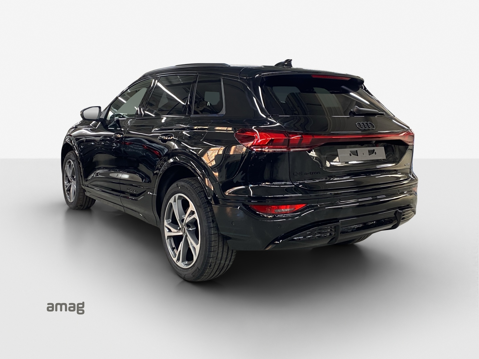 AUDI Q6 e-tron quattro-showroom-element-2