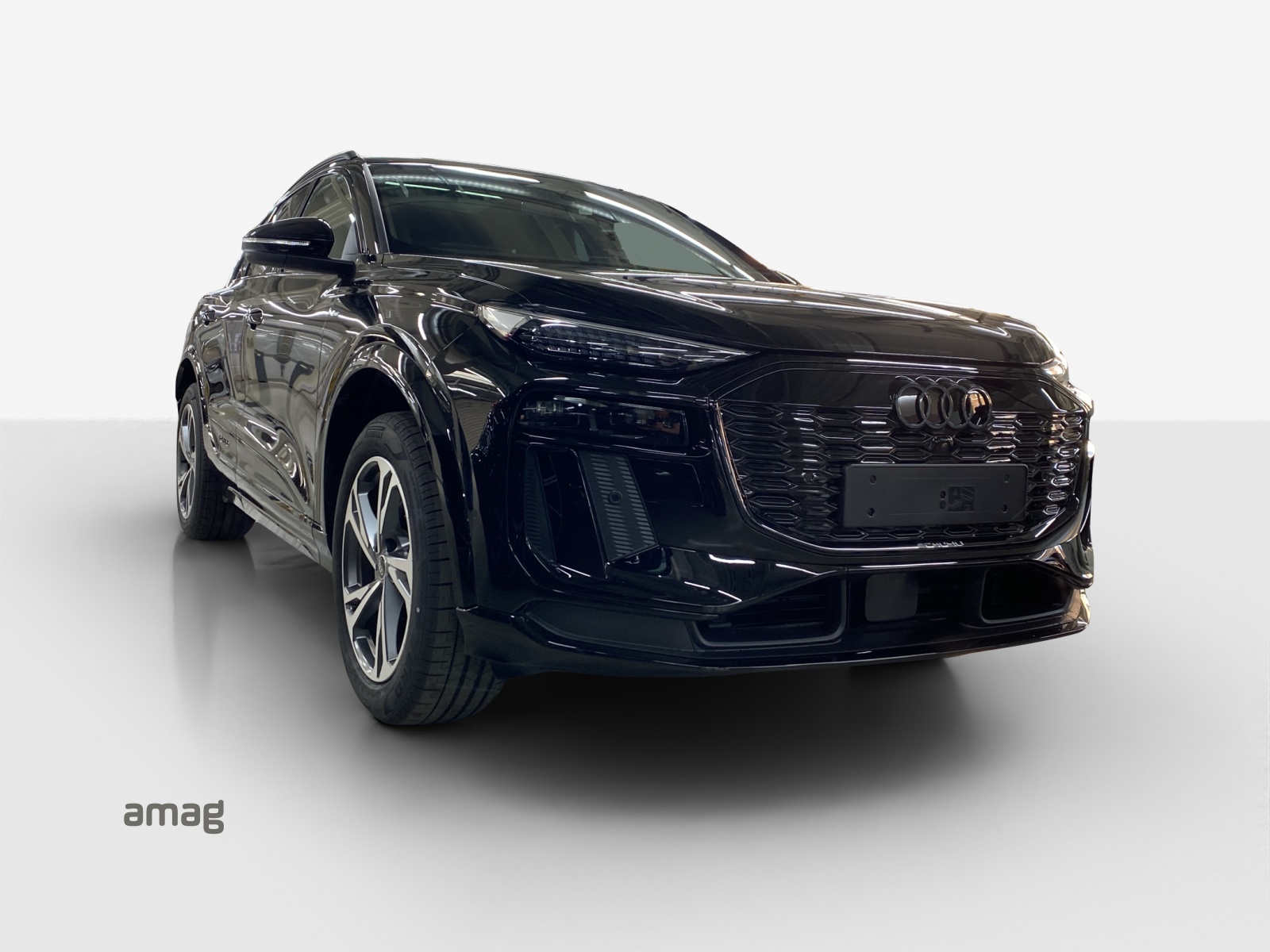 AUDI Q6 e-tron quattro-image-5