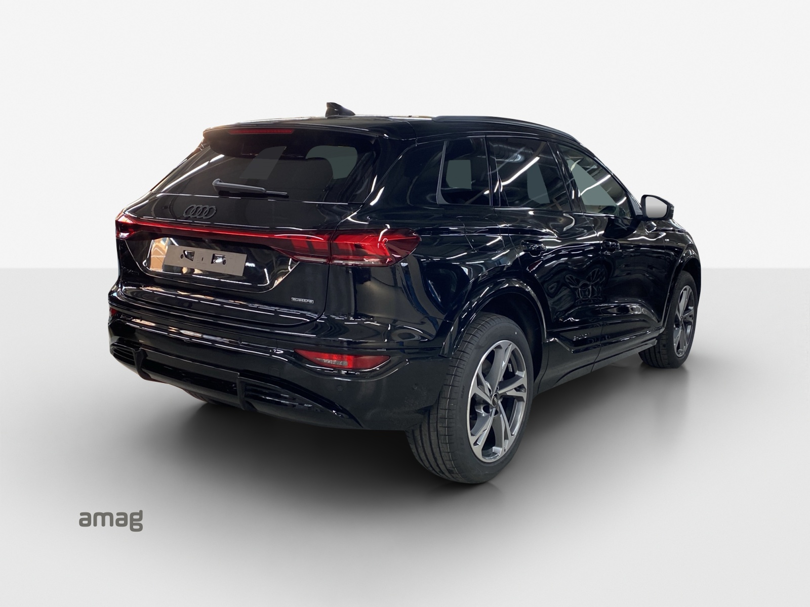 AUDI Q6 e-tron quattro-image-4