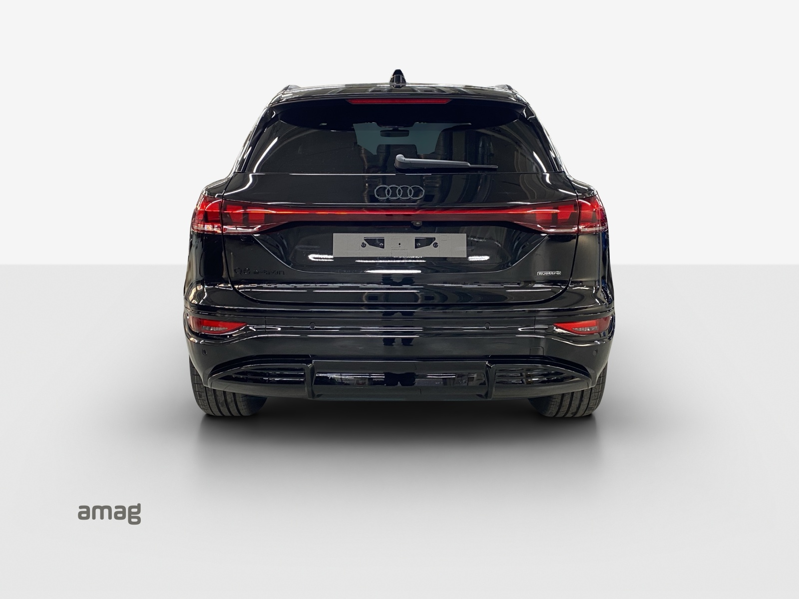 AUDI Q6 e-tron quattro-showroom-element-3