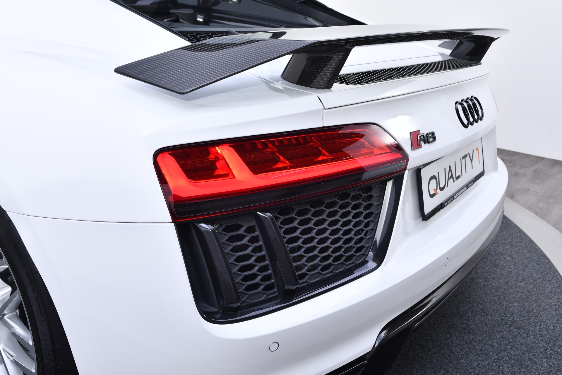 AUDI R8 Coupé 5.2 plus S-Tronic-image-26