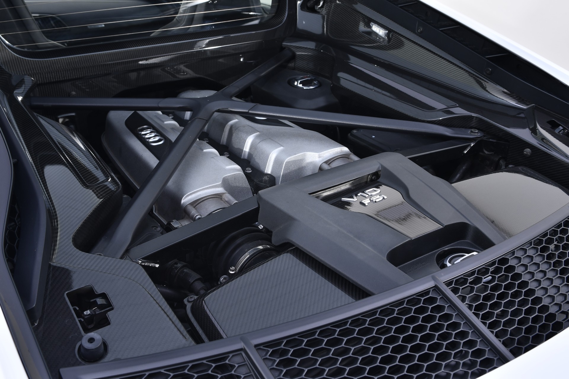 AUDI R8 Coupé 5.2 plus S-Tronic-image-25