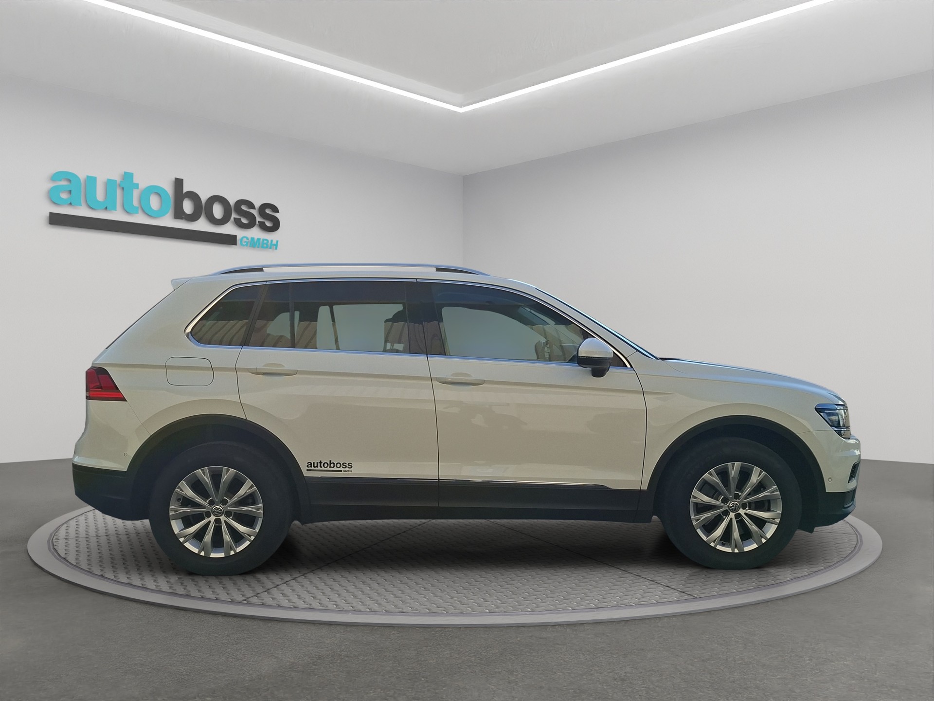 VW Tiguan 2.0TSI Comfortline 4Motion DSG-image-7