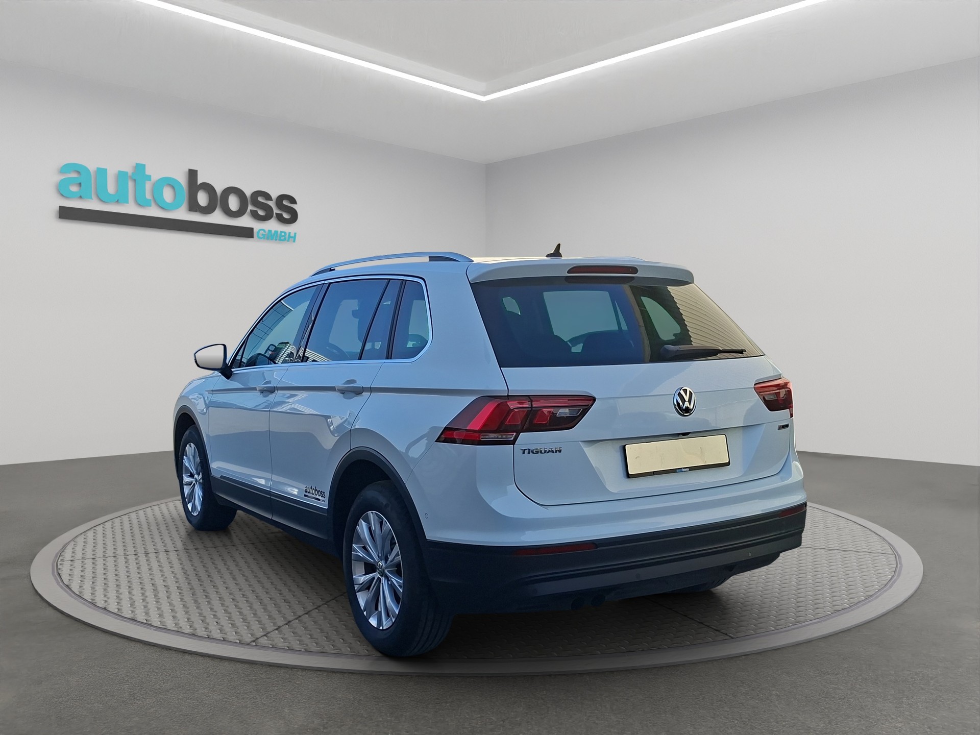 VW Tiguan 2.0TSI Comfortline 4Motion DSG-image-4