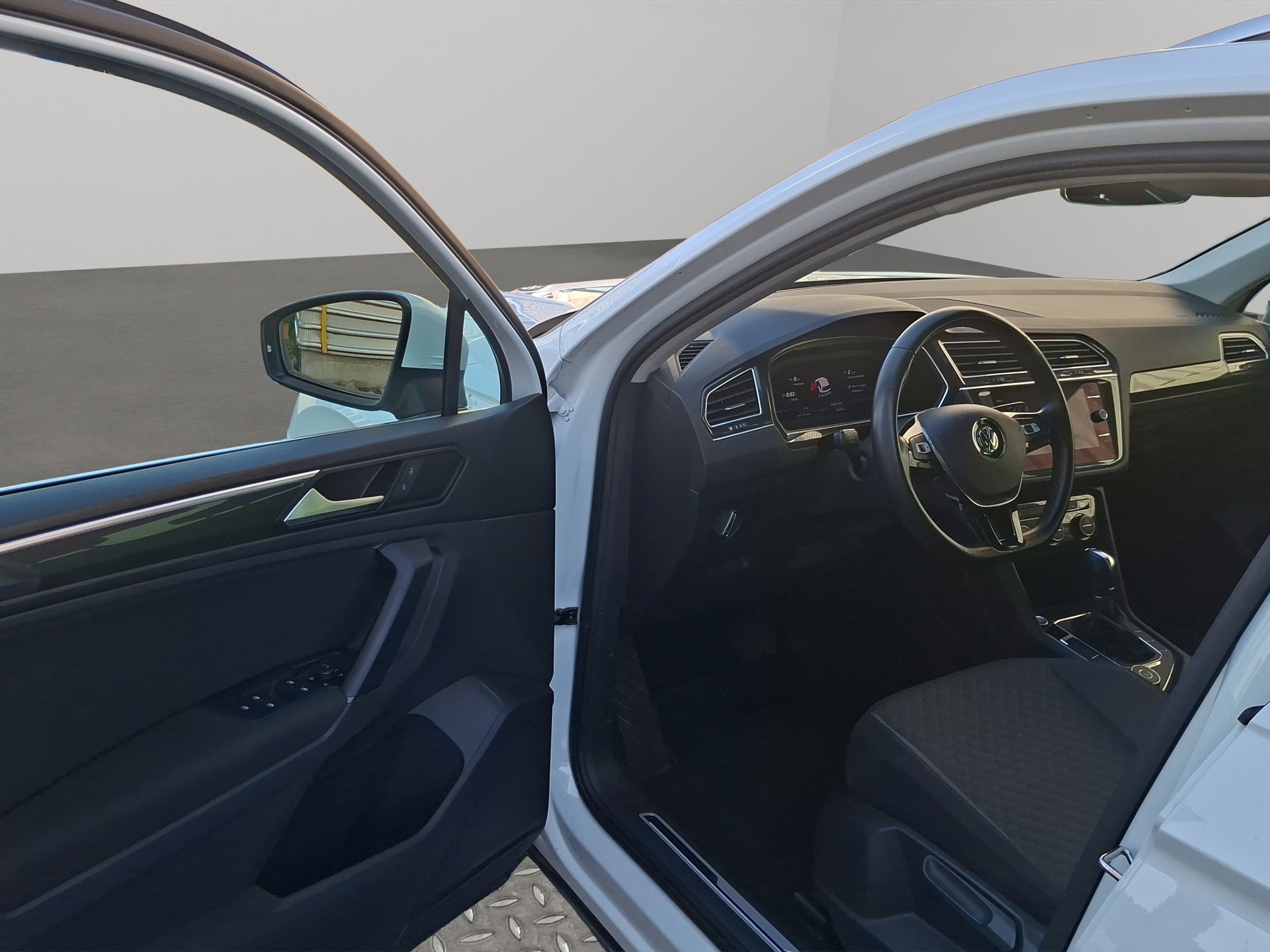 VW Tiguan 2.0TSI Comfortline 4Motion DSG-image-14