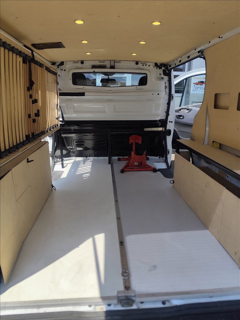 OPEL VIVARO-image-15