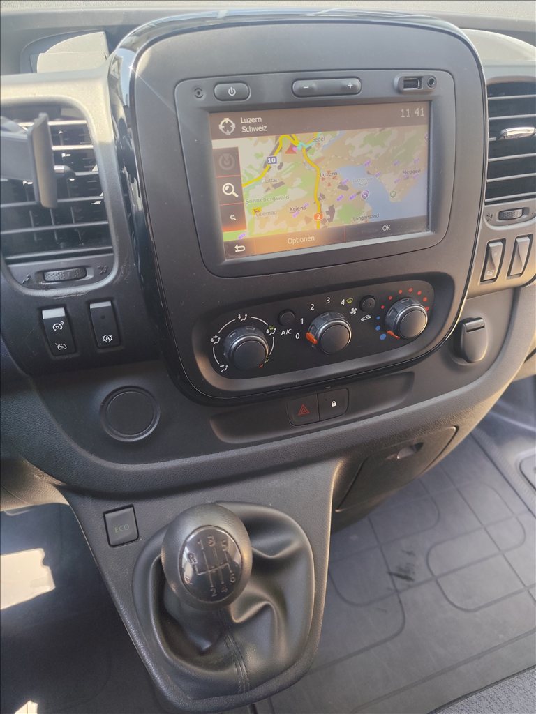 OPEL VIVARO-image-11