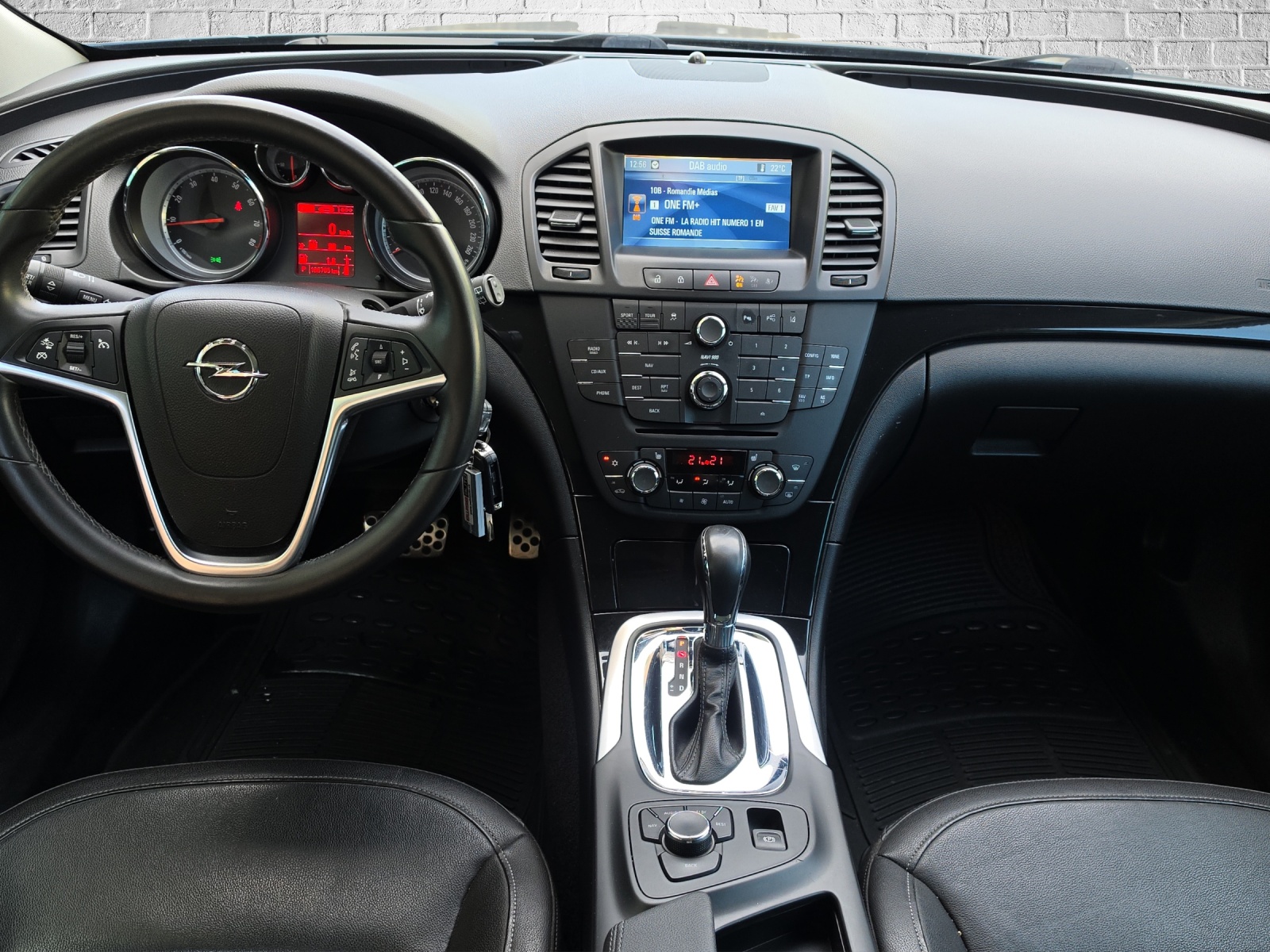 OPEL Insignia ST 2.0 Turbo Cosmo 4WD Aut.-image-13
