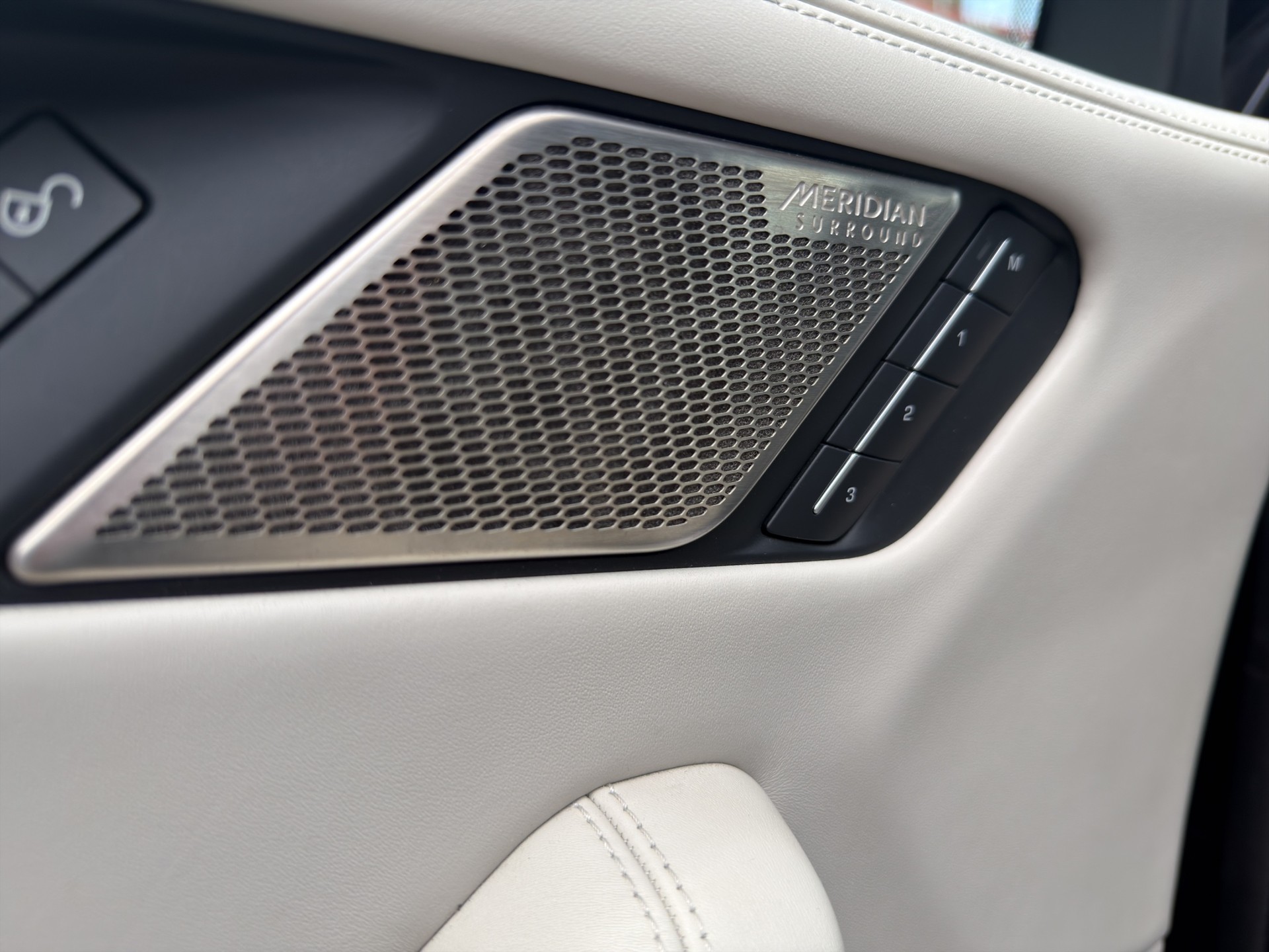 JAGUAR I-Pace EV400 First Edition AWD-image-23