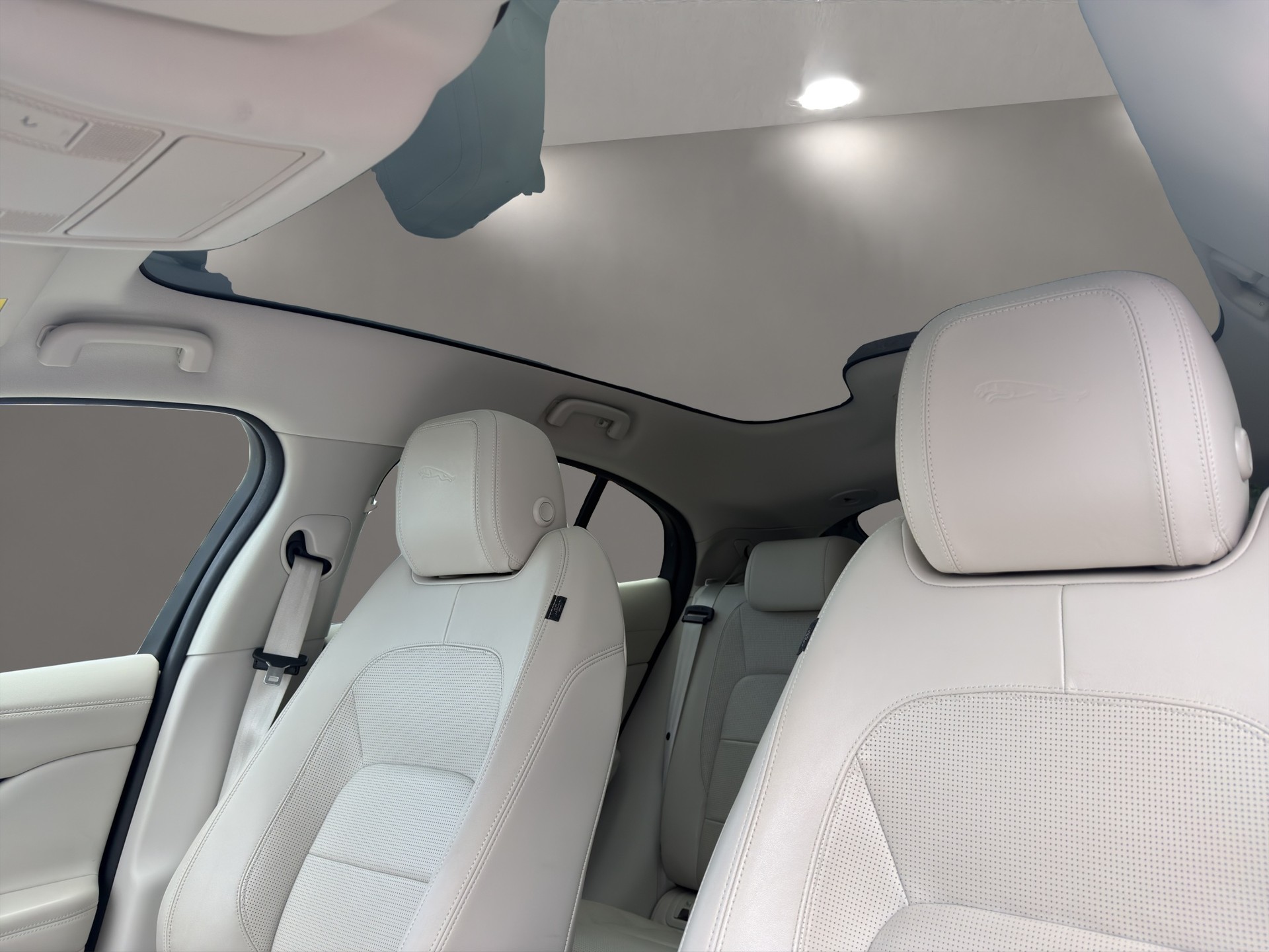 JAGUAR I-Pace EV400 First Edition AWD-image-16