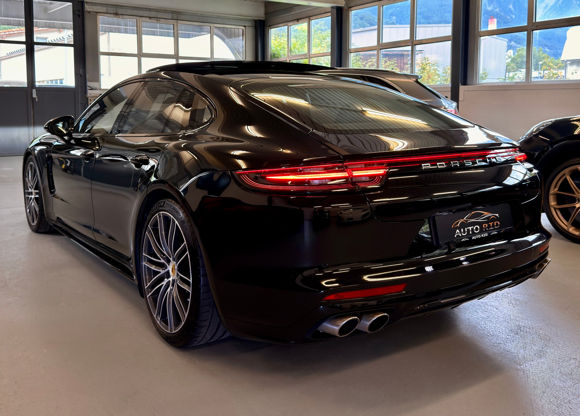 PORSCHE Panamera 4S Diesel PDK-showroom-element-3