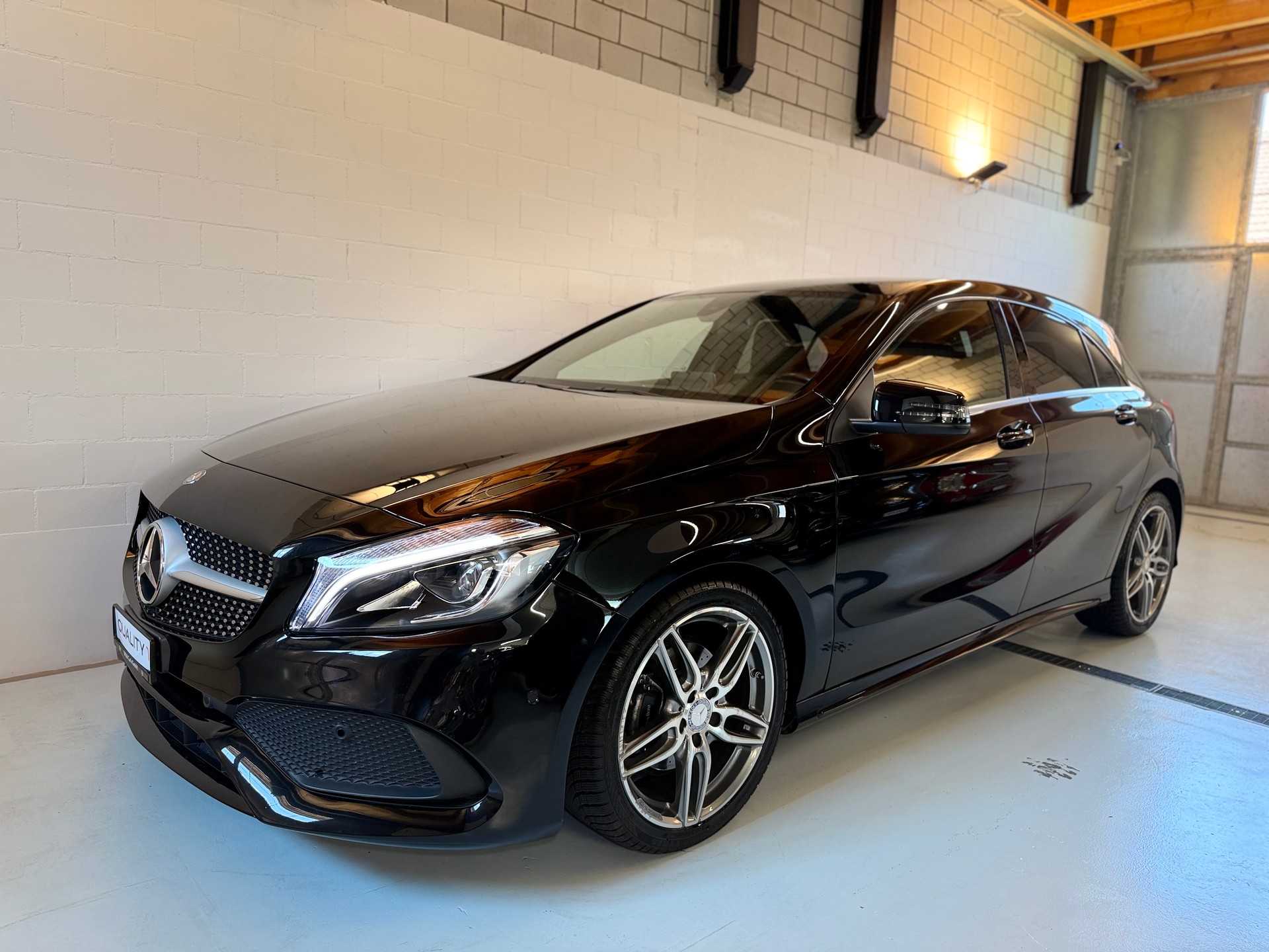 MERCEDES-BENZ A 200 AMG Line 7G-DCT