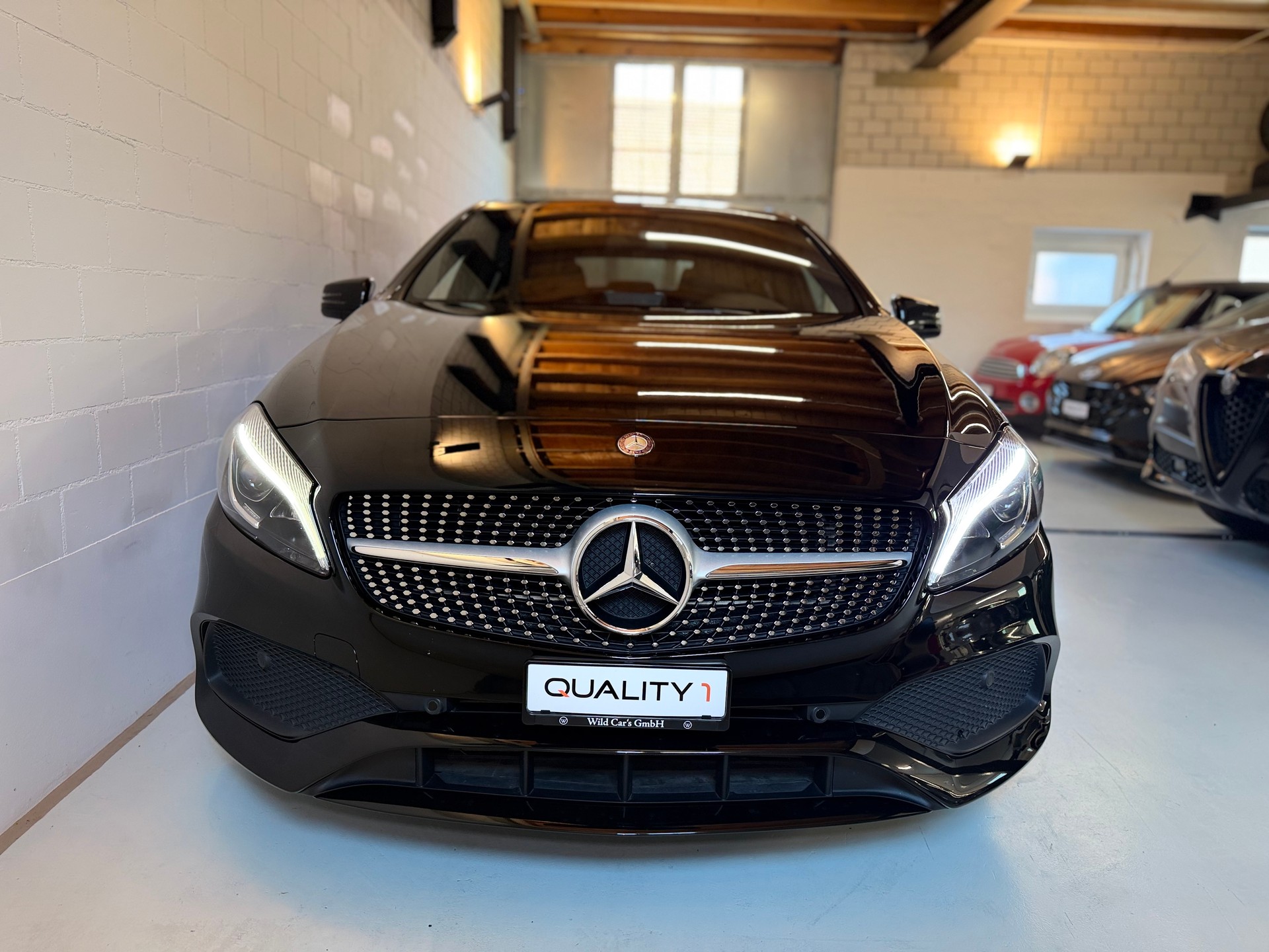 MERCEDES-BENZ A 200 AMG Line 7G-DCT-showroom-element-1
