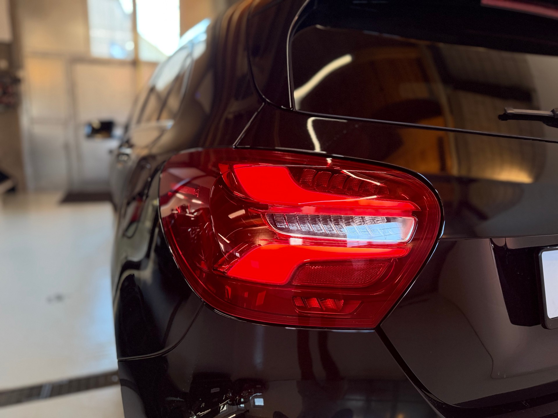 MERCEDES-BENZ A 200 AMG Line 7G-DCT-image-5