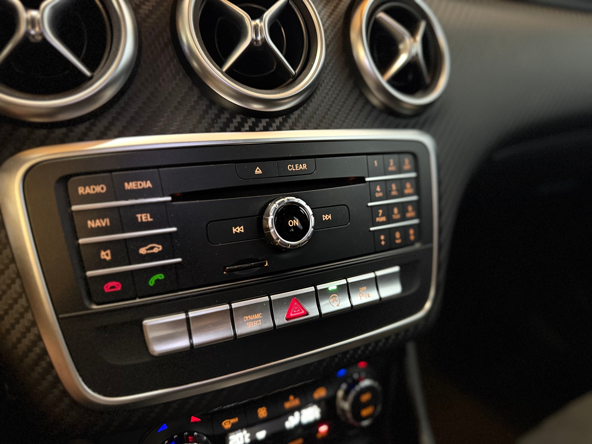 MERCEDES-BENZ A 200 AMG Line 7G-DCT-image-10