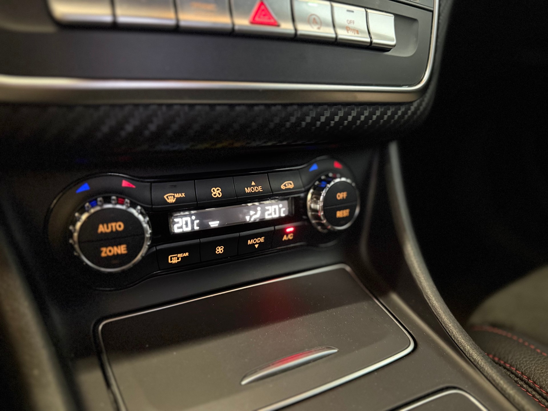MERCEDES-BENZ A 200 AMG Line 7G-DCT-image-11