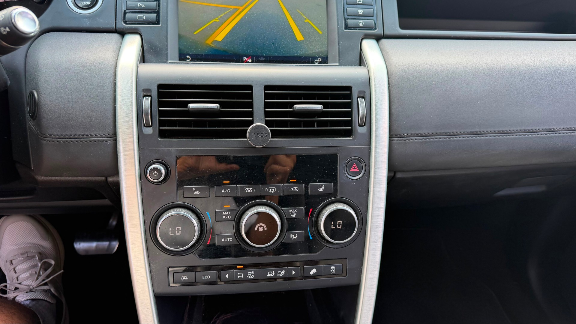 LAND ROVER Discovery Sport 2.0 TD4 HSE AT9-image-16
