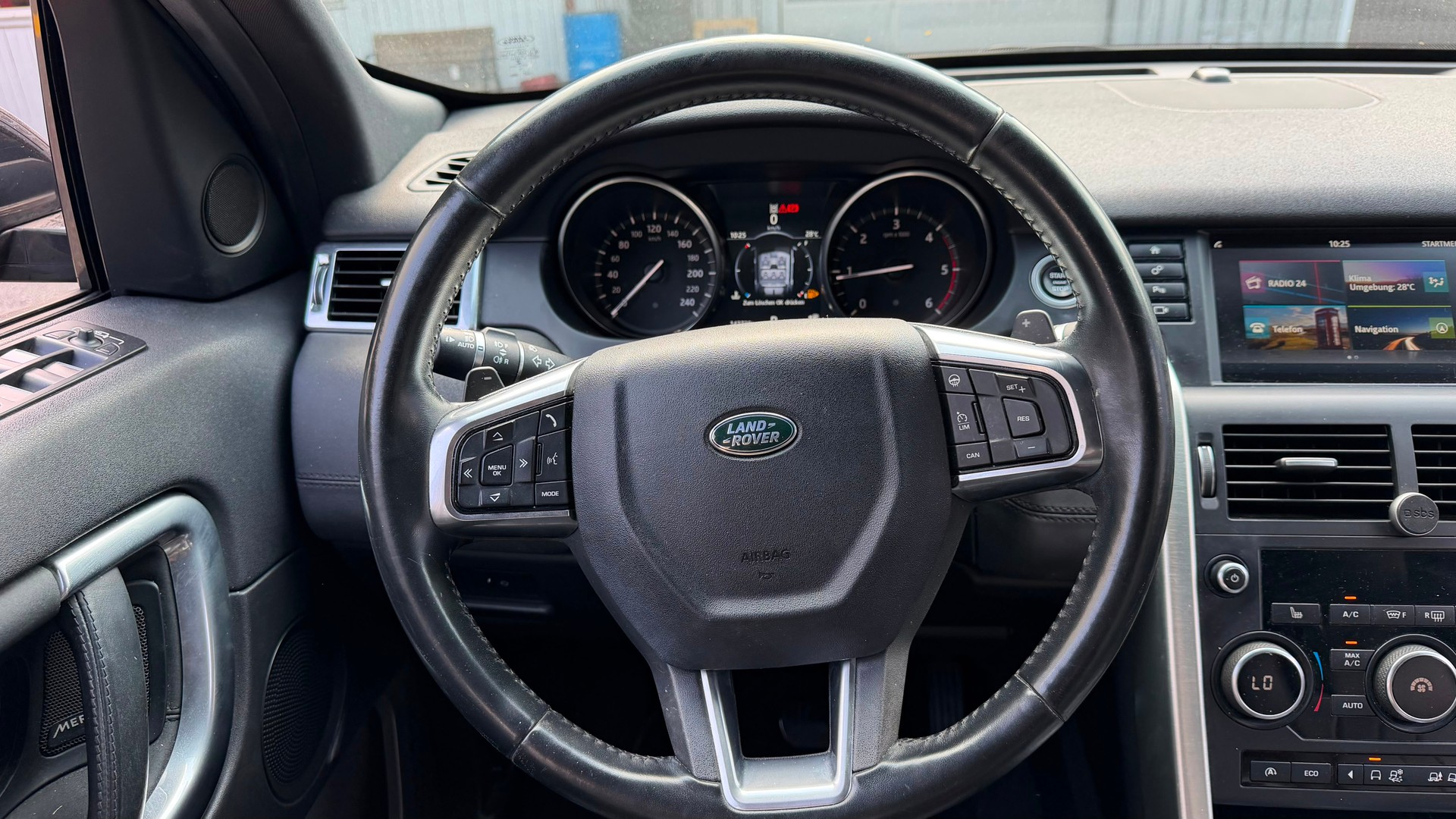 LAND ROVER Discovery Sport 2.0 TD4 HSE AT9-image-22