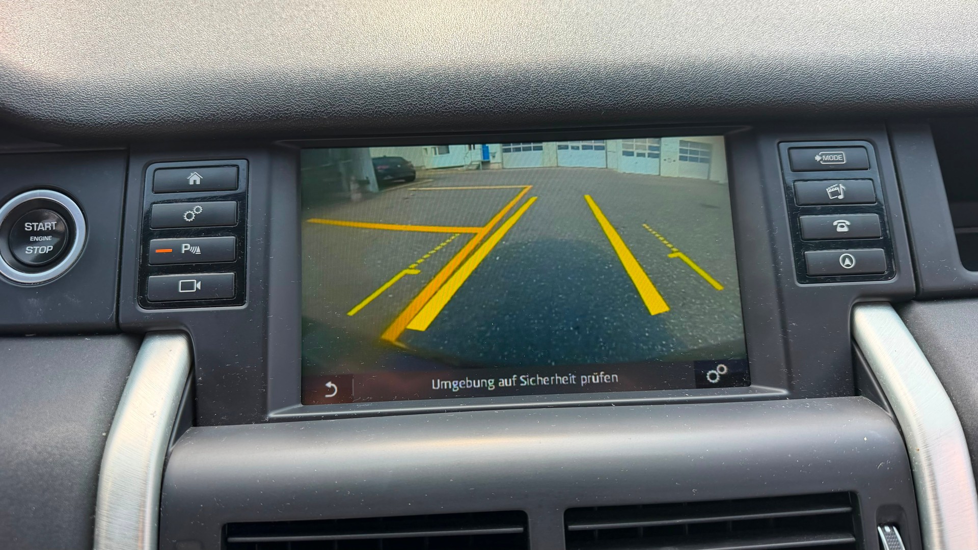 LAND ROVER Discovery Sport 2.0 TD4 HSE AT9-image-14