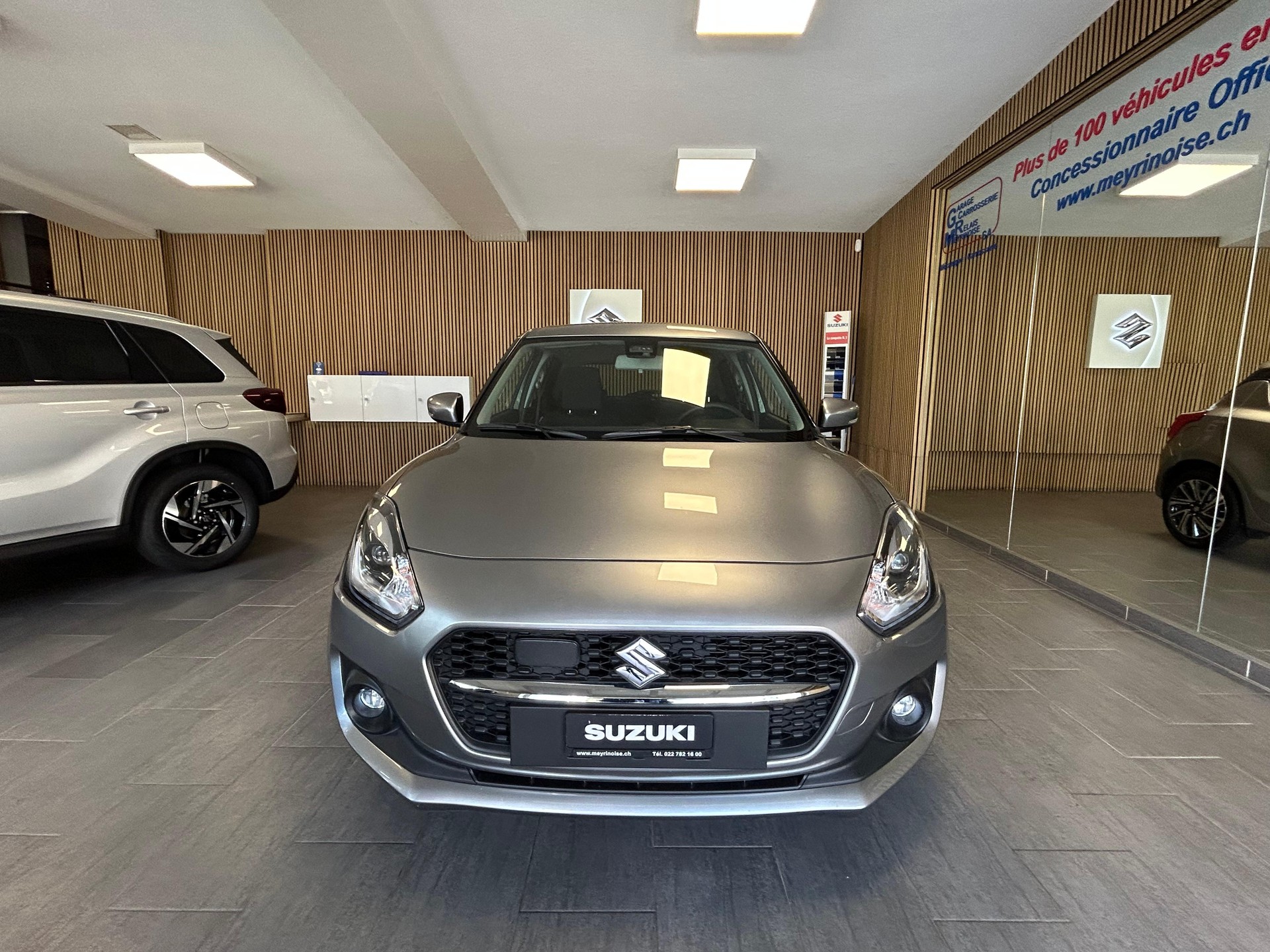 SUZUKI Swift 1.2 Compact Top Hybrid-showroom-element-2