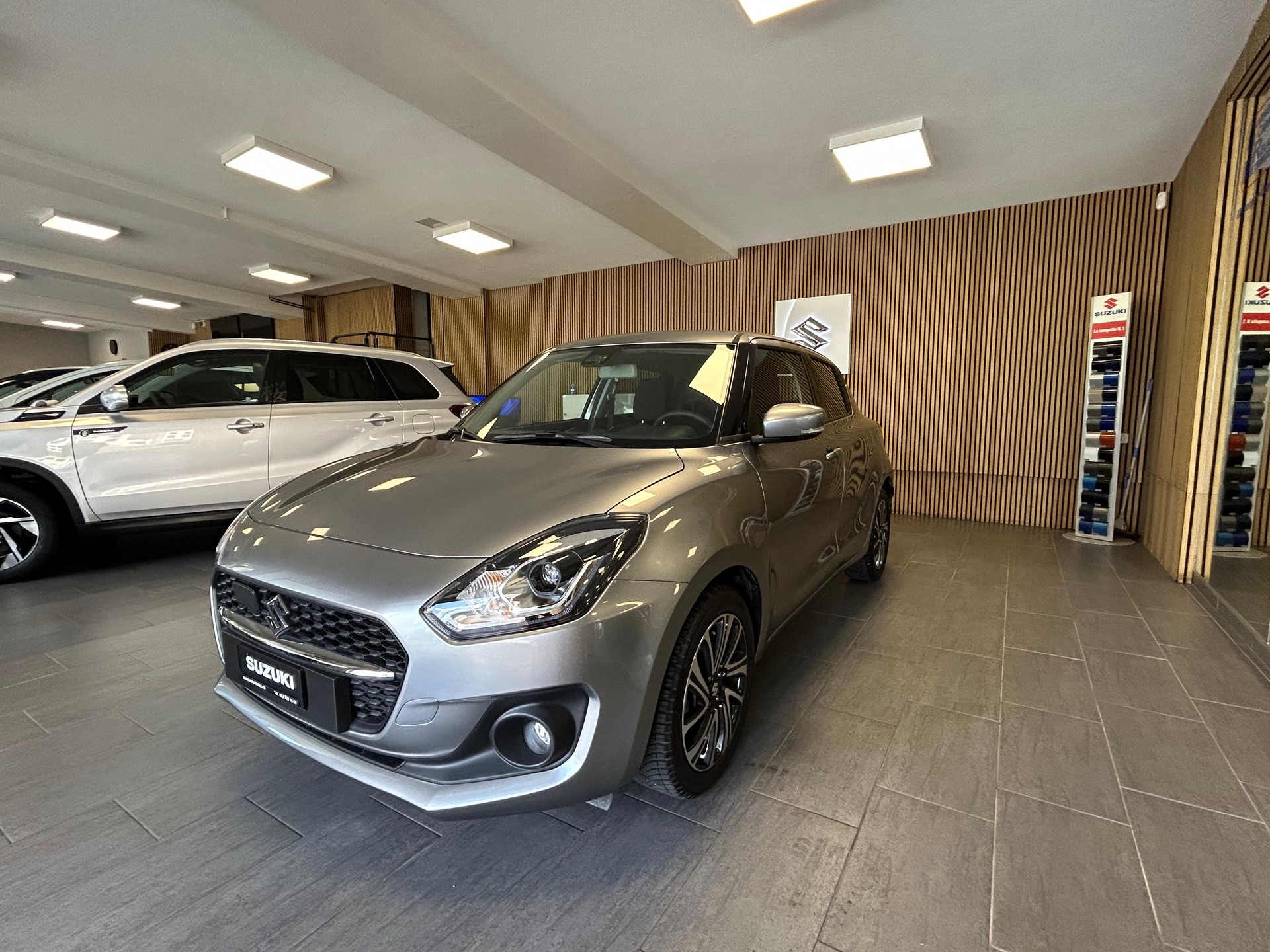 SUZUKI Swift 1.2 Compact Top Hybrid-showroom-element-3